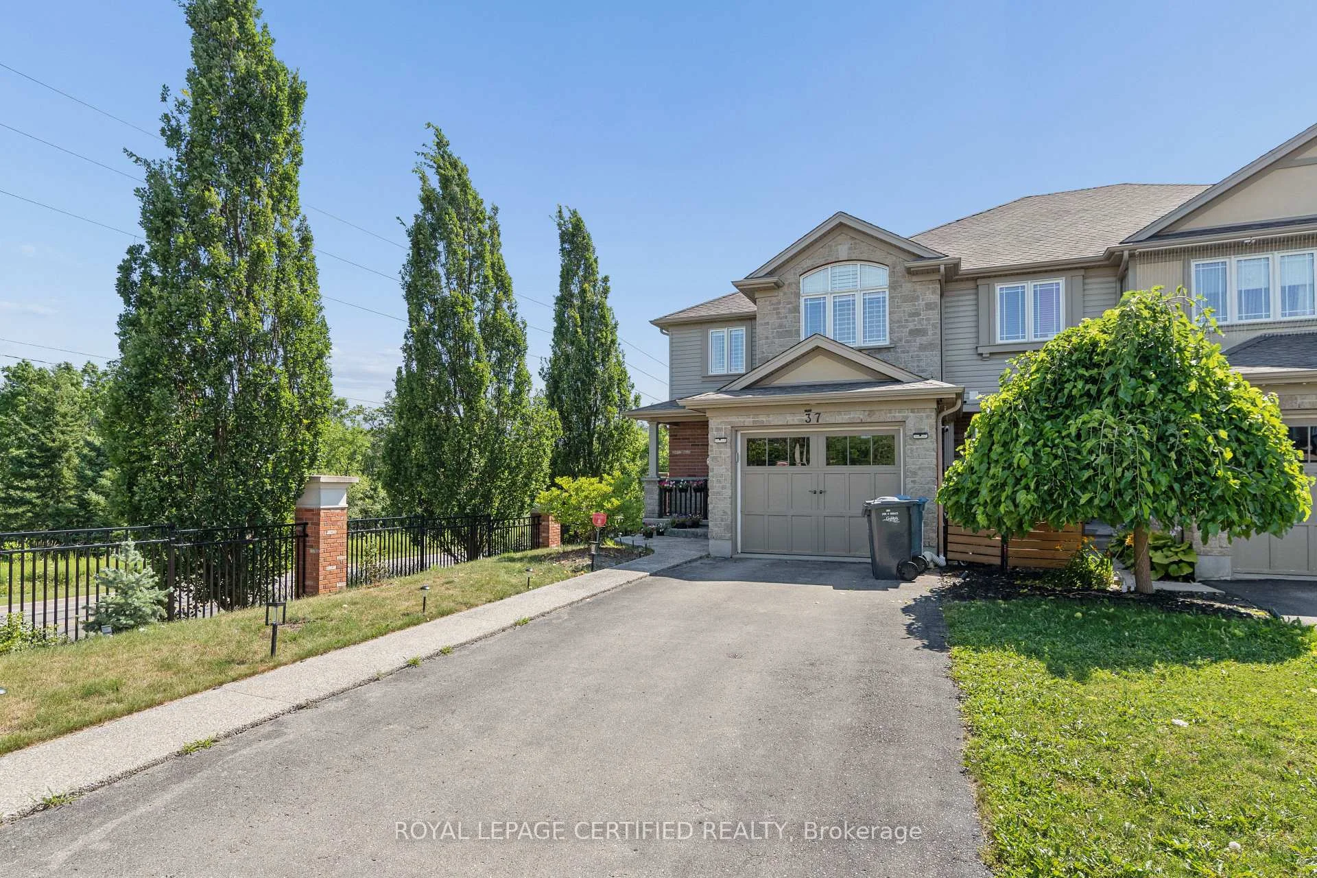Photo 4 of 37 Wilkie Crescent, Guelph, Pineridge/Westminster Woods — HOMEH