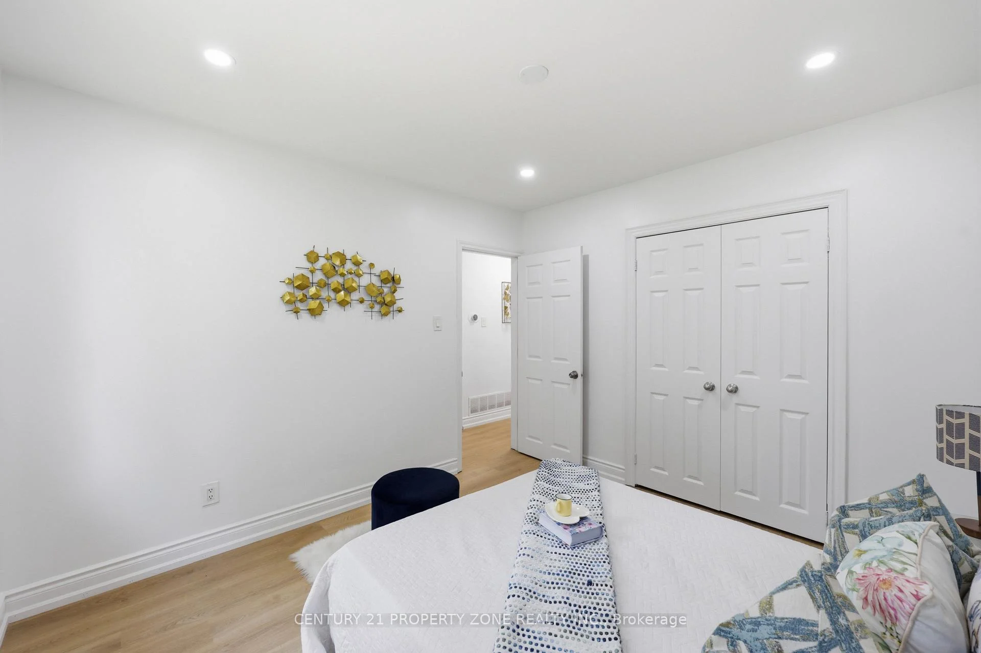 Photo 9 of 45 Brisco Street, Brampton, Brampton North — HOMEH