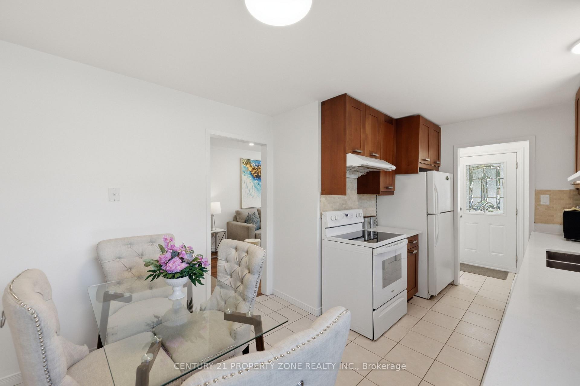 Photo 9 of 2600 Lundene Road, Mississauga, Clarkson — HOMEH