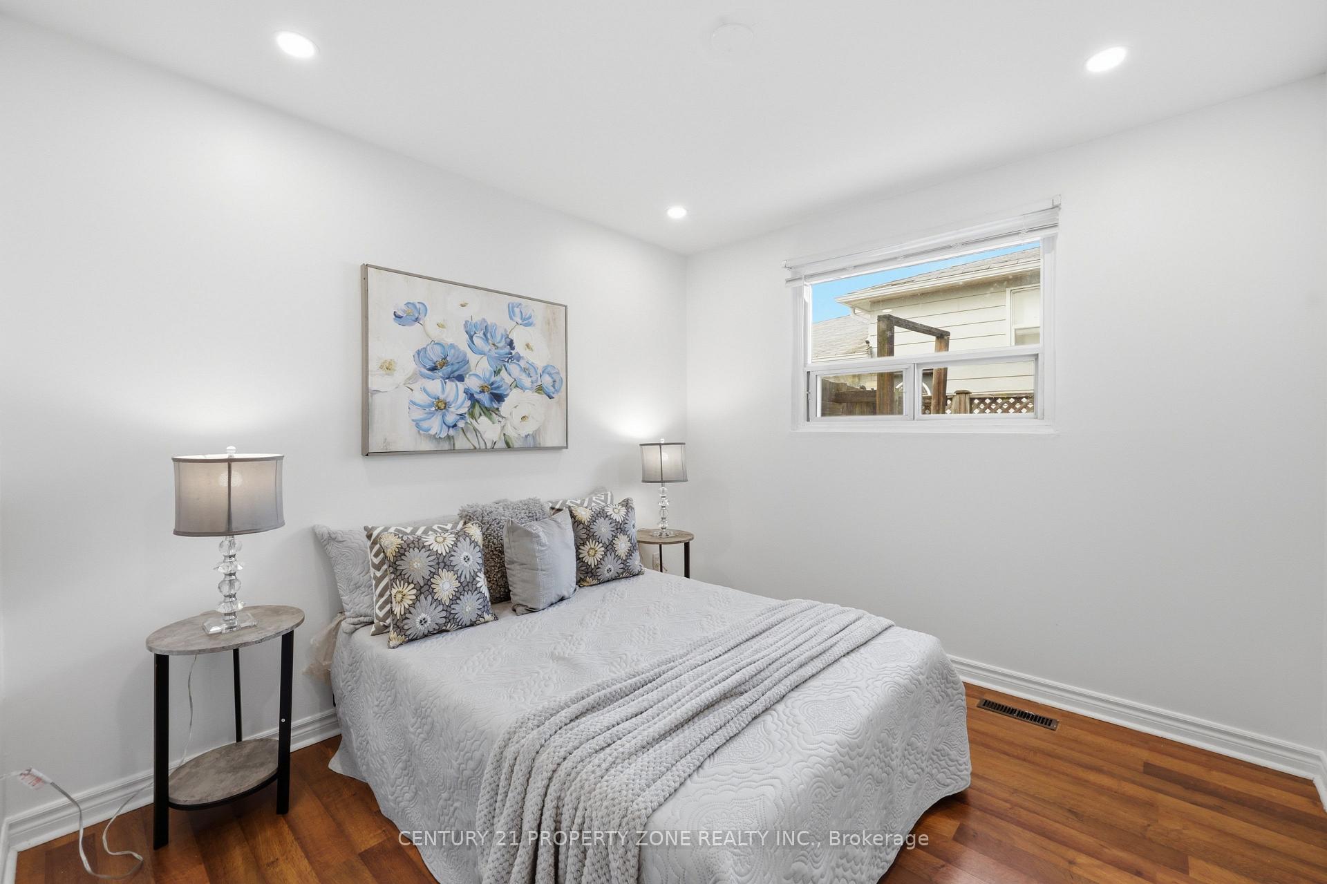Photo 11 of 2600 Lundene Road, Mississauga, Clarkson — HOMEH