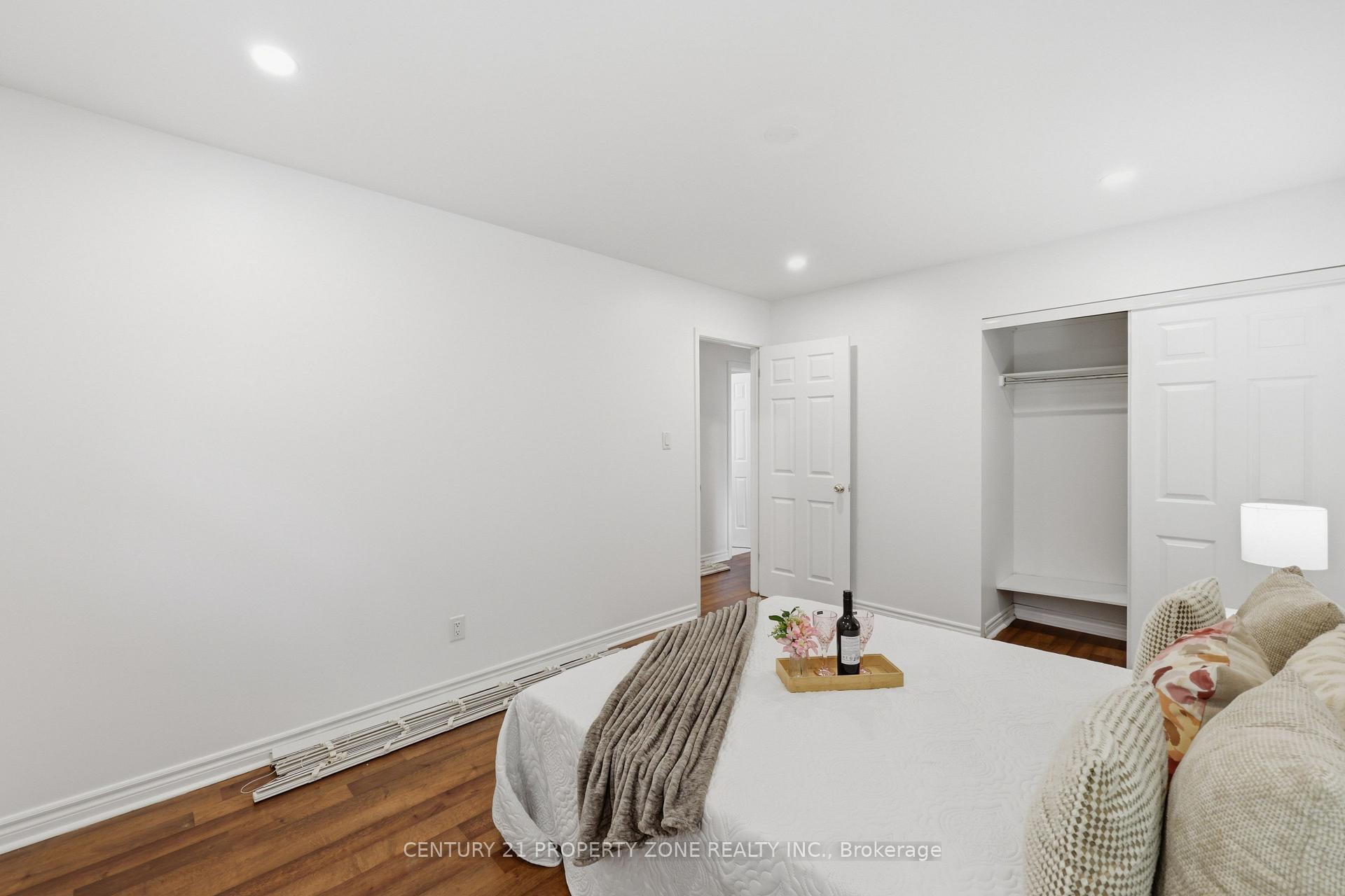 Photo 13 of 2600 Lundene Road, Mississauga, Clarkson — HOMEH