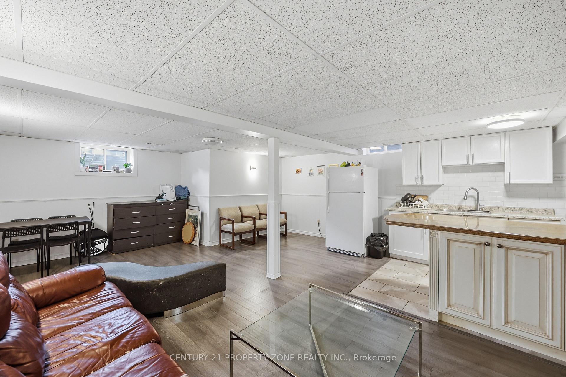 Photo 17 of 2600 Lundene Road, Mississauga, Clarkson — HOMEH