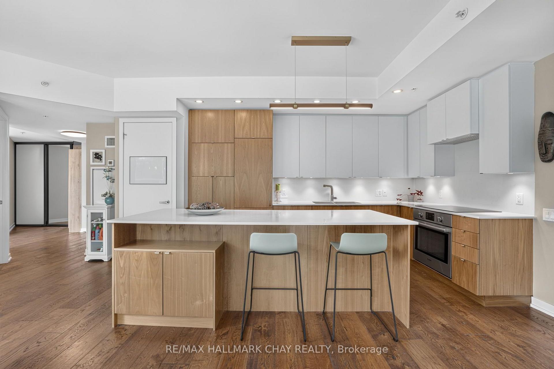 Front of Unit 523, 38 Howard Park Avenue