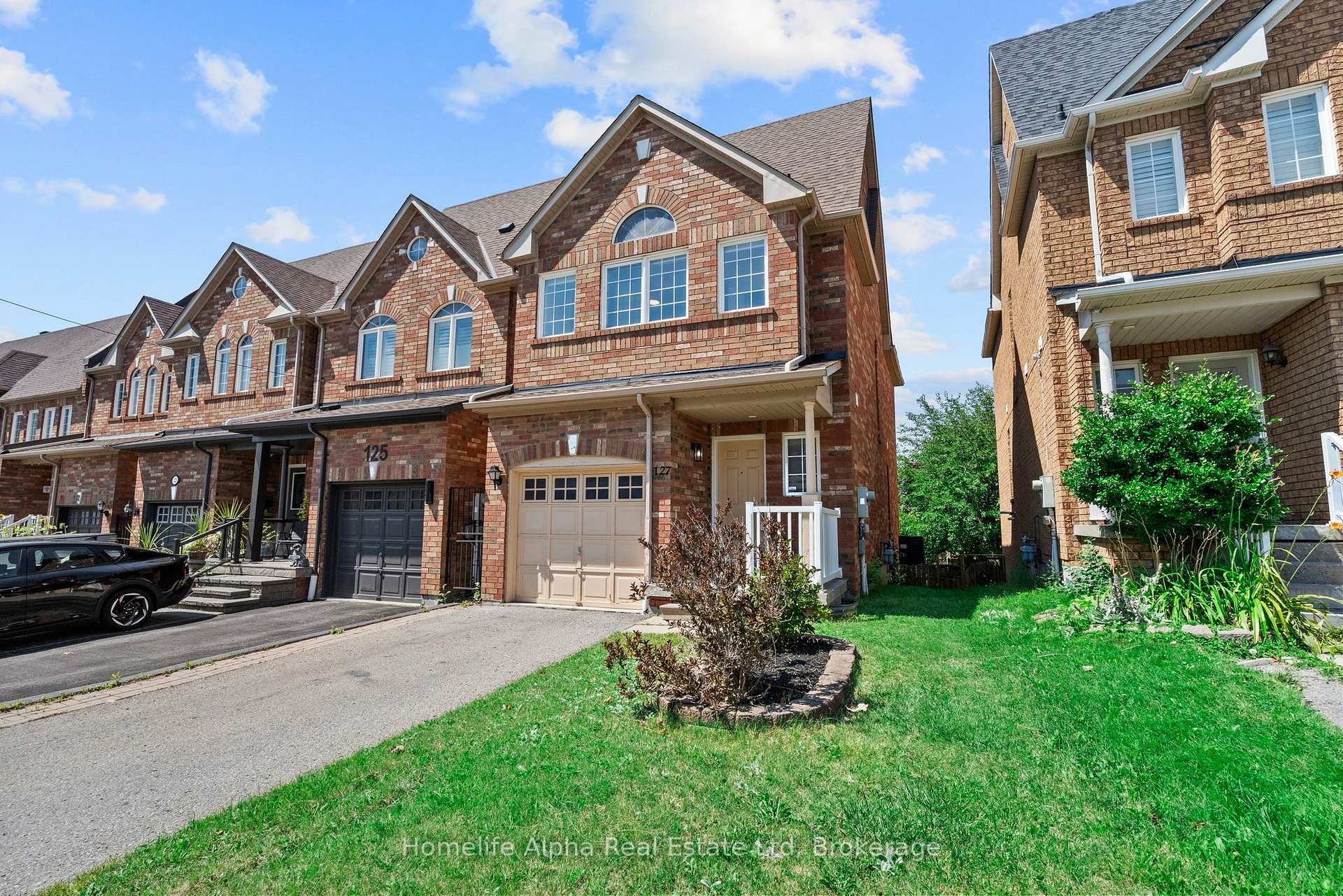 Photo 3 of 127 Dooley Crescent, Ajax, Northwest Ajax — HOMEH
