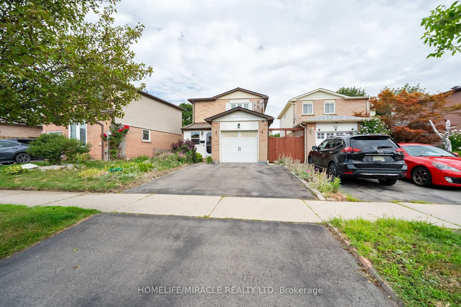 Photo 4 of 59 Martindale Crescent, Brampton, Brampton West — HOMEH