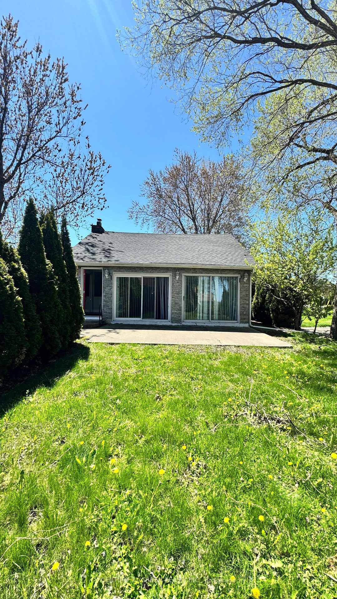 Photo 2 of 46 Windemere Road, Hamilton, Stoney Creek — HOMEH