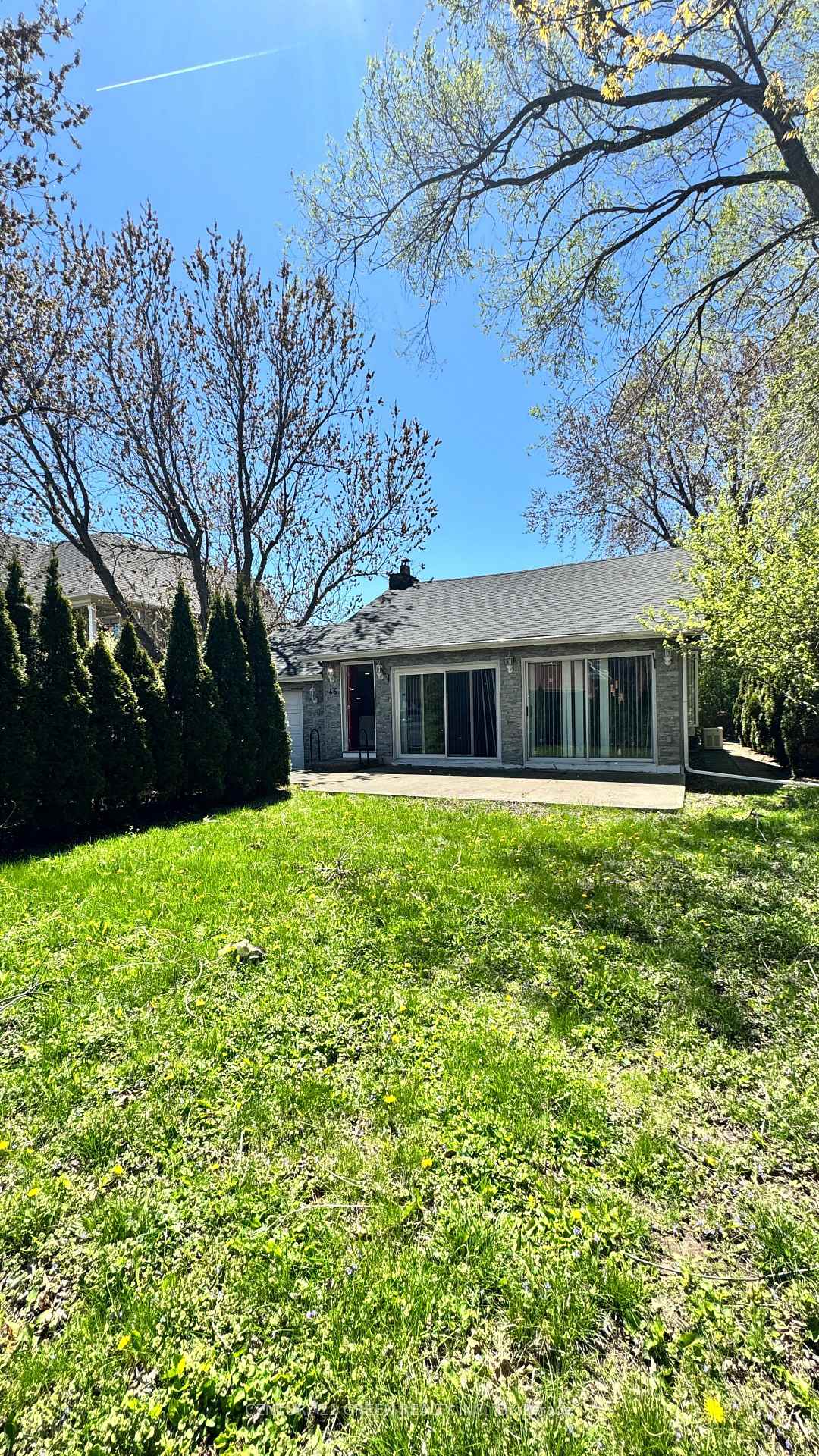 Photo 3 of 46 Windemere Road, Hamilton, Stoney Creek — HOMEH