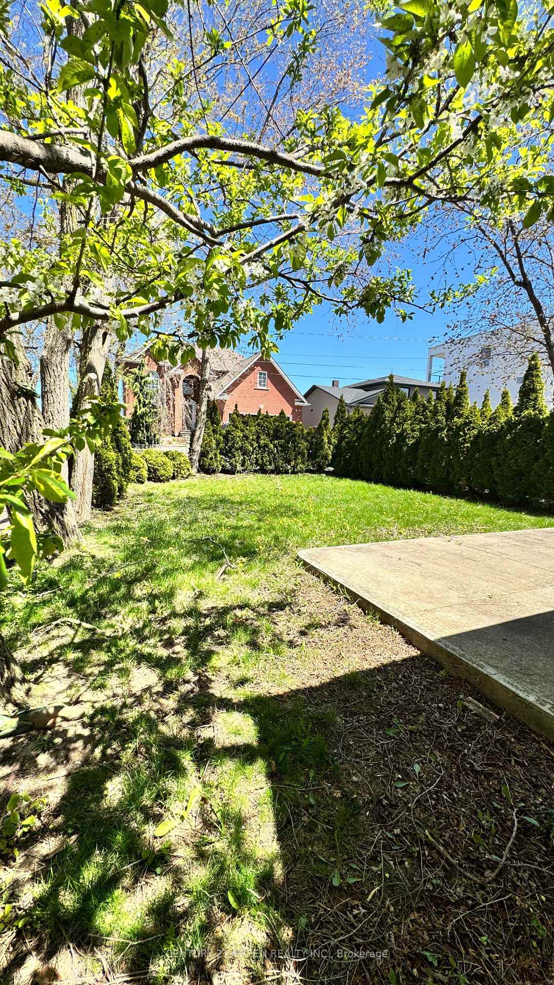 Photo 4 of 46 Windemere Road, Hamilton, Stoney Creek — HOMEH