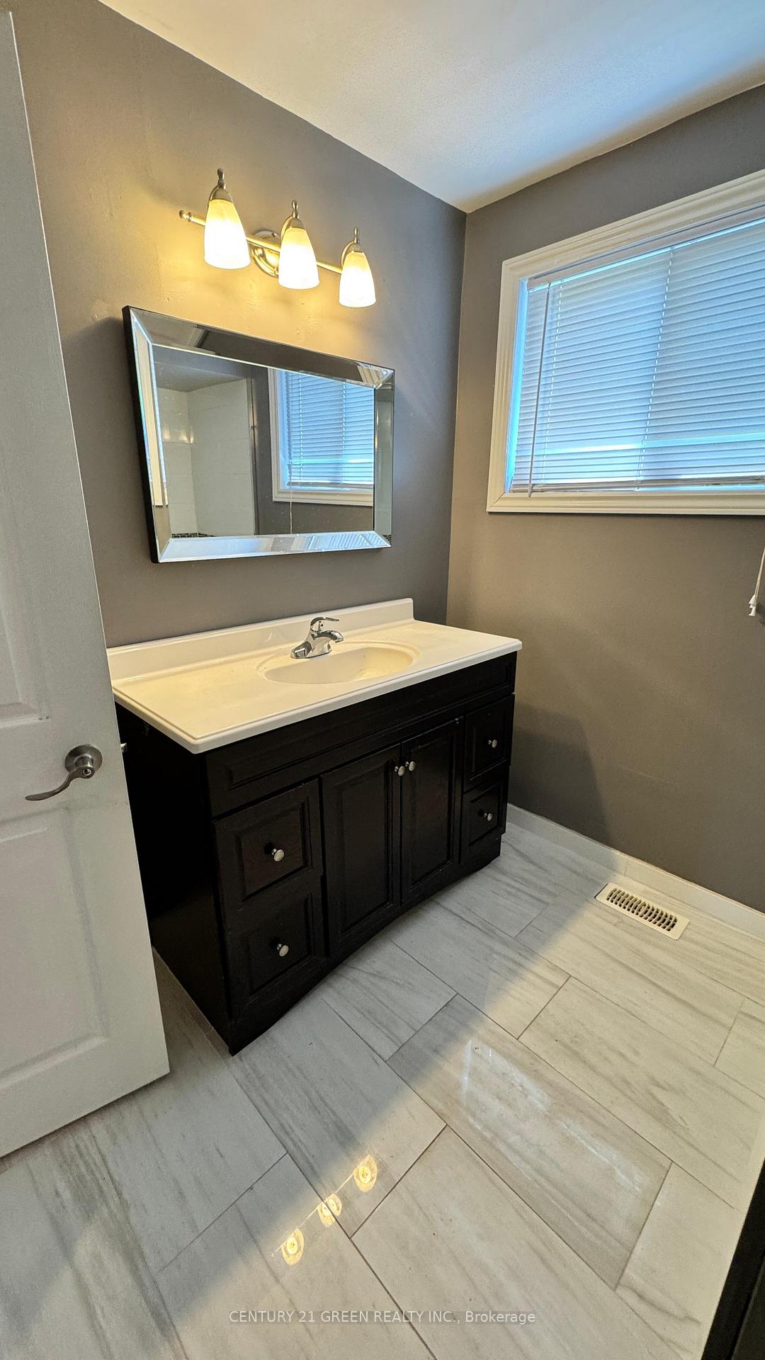 Photo 15 of 46 Windemere Road, Hamilton, Stoney Creek — HOMEH