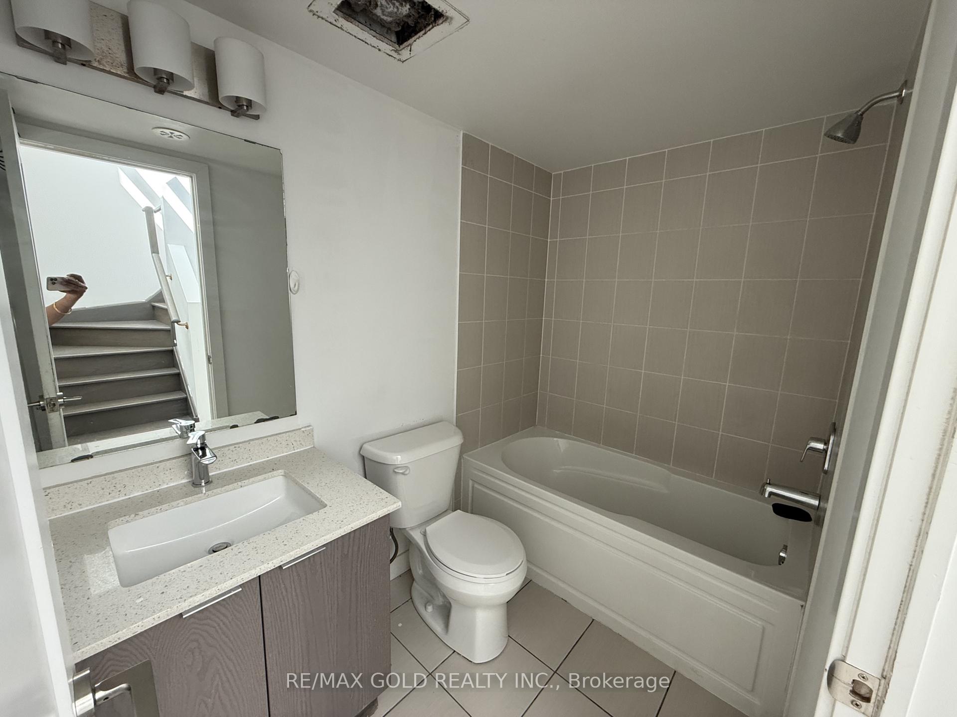 Photo 4 of Unit 92, 200 Malta Avenue, Brampton, Fletcher's Creek South — HOMEH