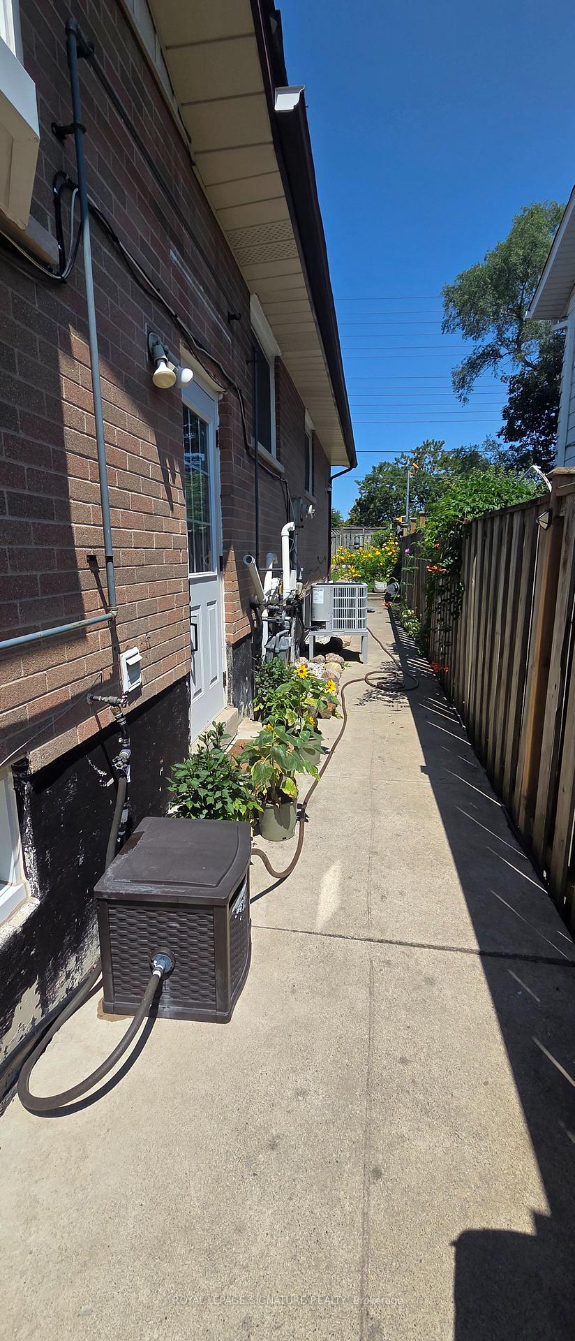 Photo 3 of Unit Basement 2, 3692 Ellengale Drive, Mississauga, Erindale — HOMEH