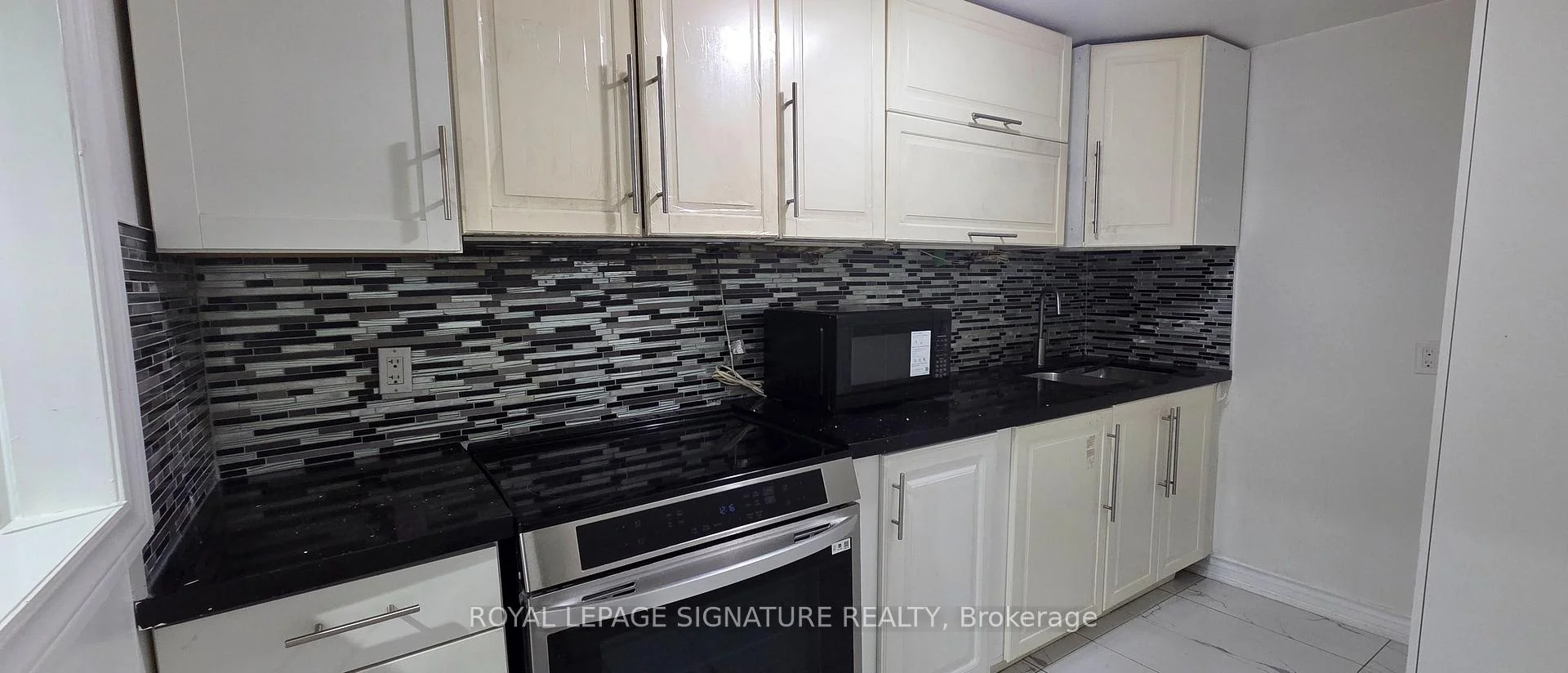 Photo 10 of Unit Basement 2, 3692 Ellengale Drive, Mississauga, Erindale — HOMEH