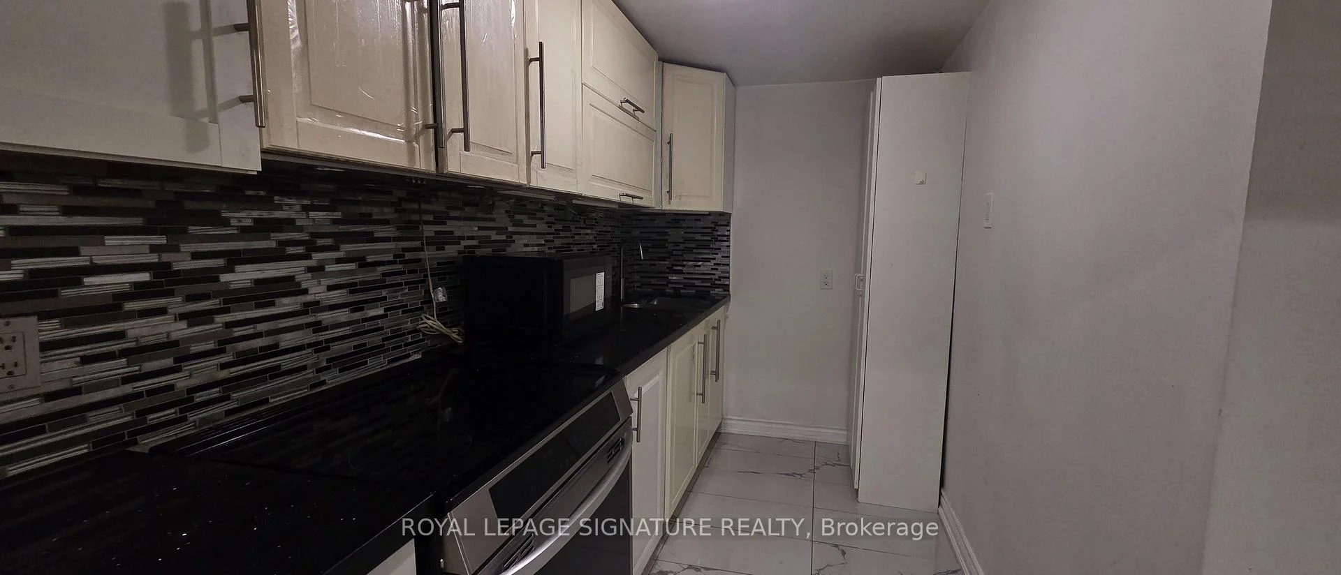 Photo 12 of Unit Basement 2, 3692 Ellengale Drive, Mississauga, Erindale — HOMEH