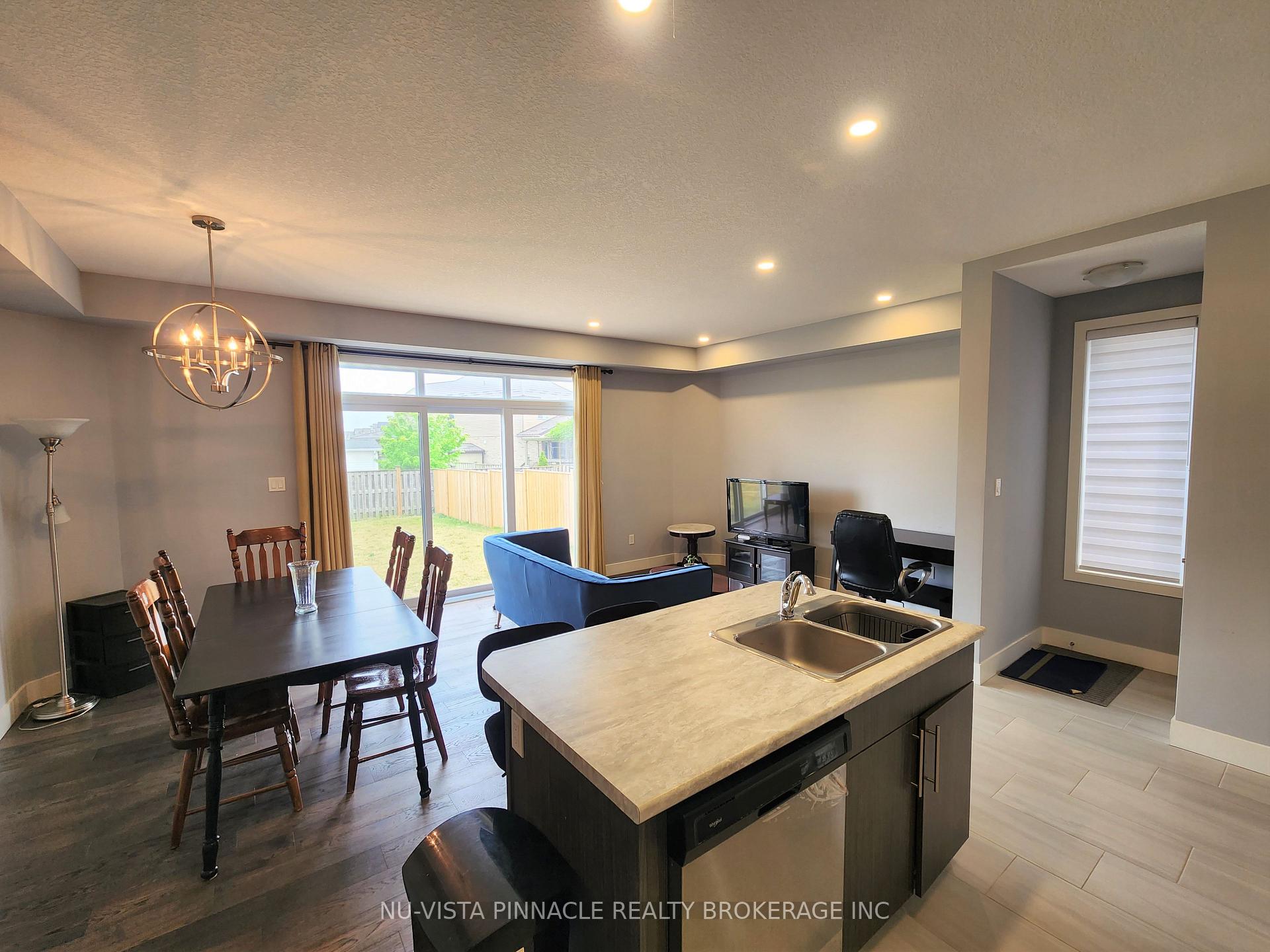 Photo 16 of 2424 Irish Moss Road, London, South U — HOMEH