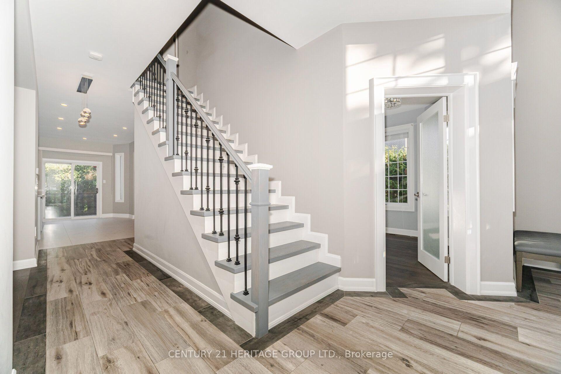 Photo 16 of 6 Vitlor Drive, Richmond Hill, Oak Ridges — HOMEH
