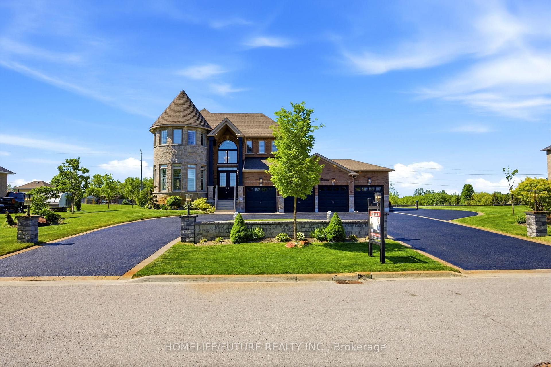 Photo 1 of 9 Stonesthrow Crescent, Uxbridge, Rural Uxbridge — HOMEH