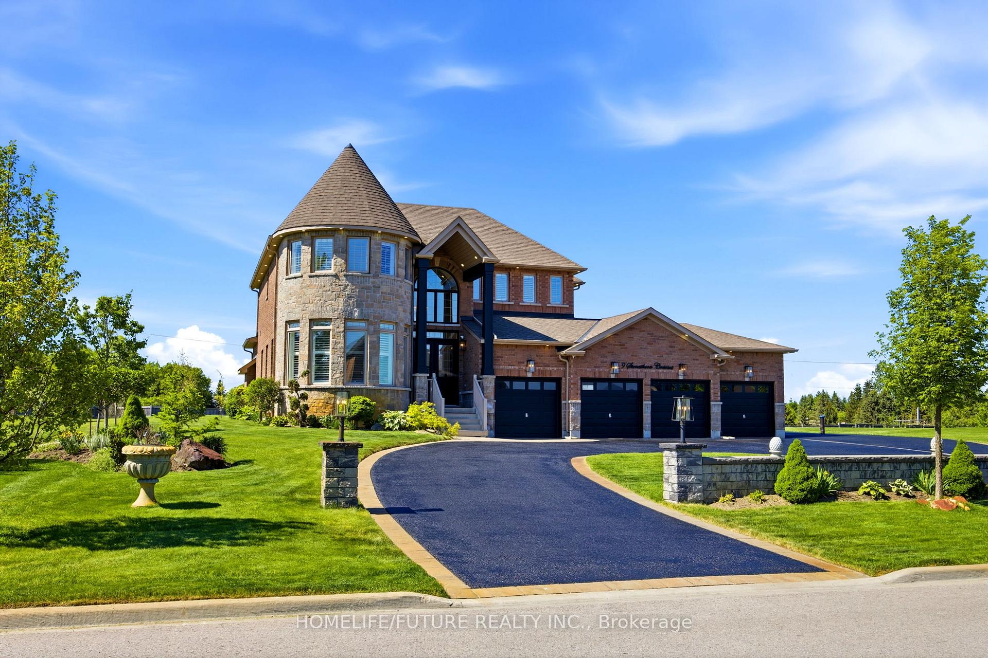 Photo 2 of 9 Stonesthrow Crescent, Uxbridge, Rural Uxbridge — HOMEH