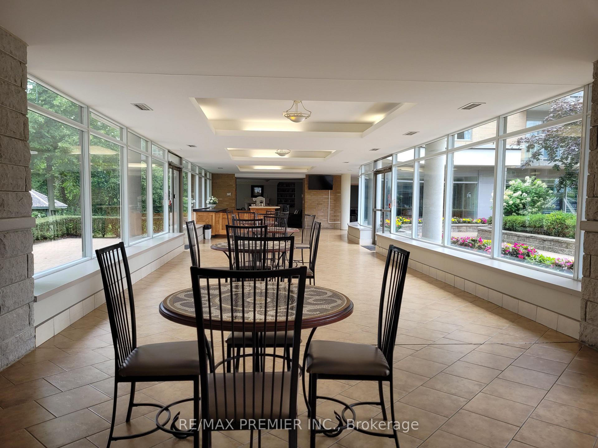 Photo 4 of Unit 502, 2506 Rutherford Road, Vaughan, Maple — HOMEH