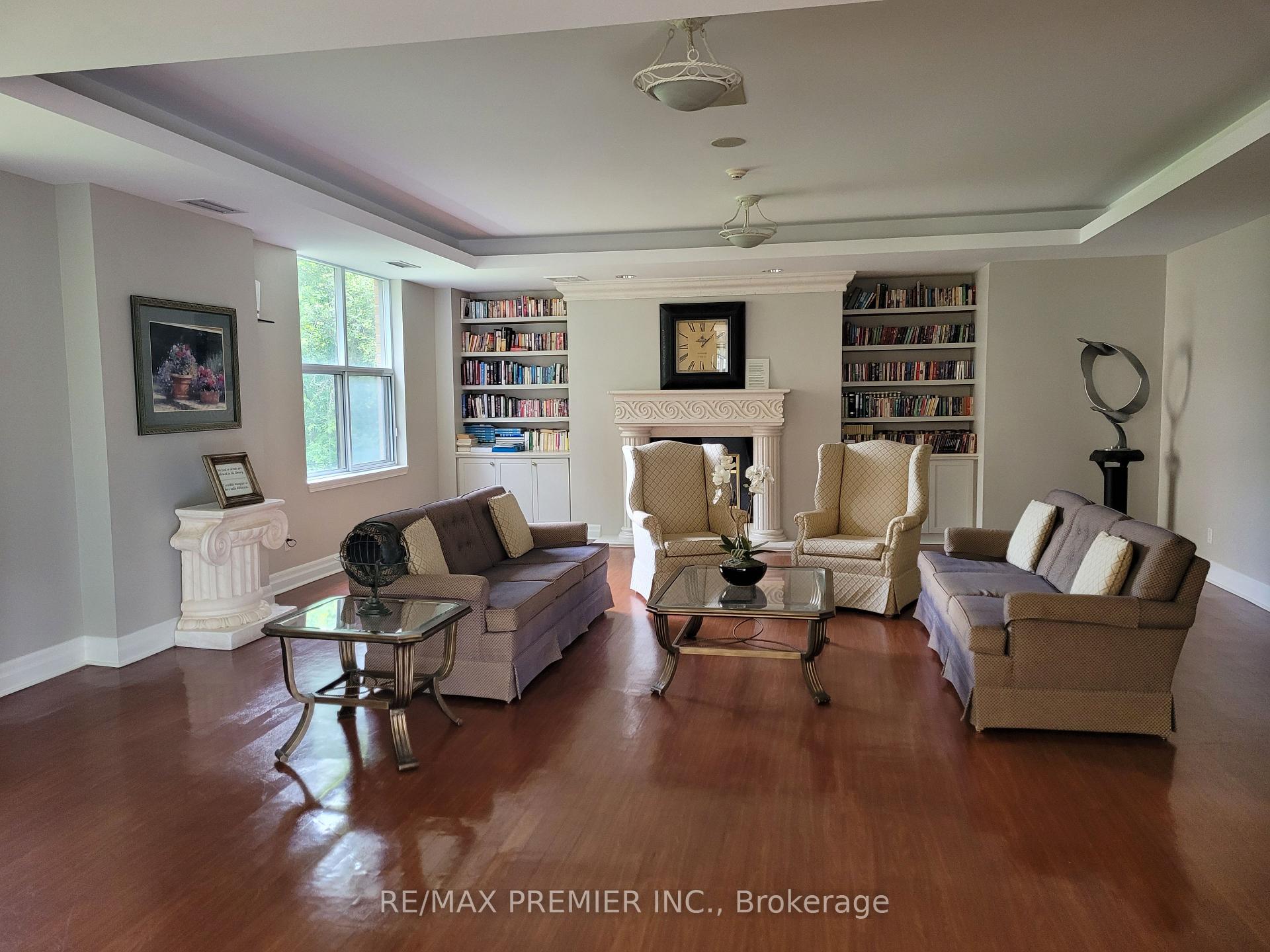 Photo 5 of Unit 502, 2506 Rutherford Road, Vaughan, Maple — HOMEH