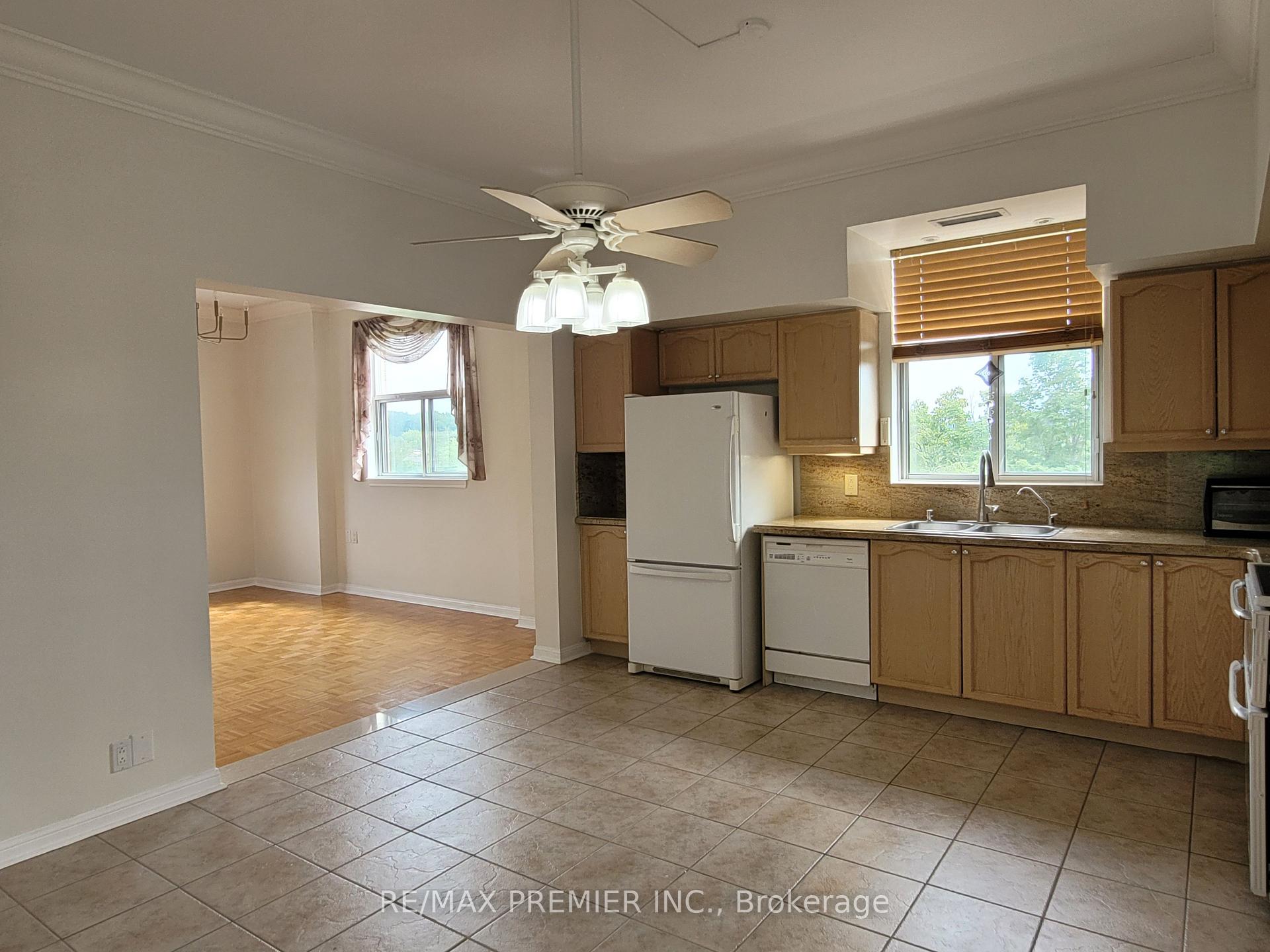 Photo 13 of Unit 502, 2506 Rutherford Road, Vaughan, Maple — HOMEH