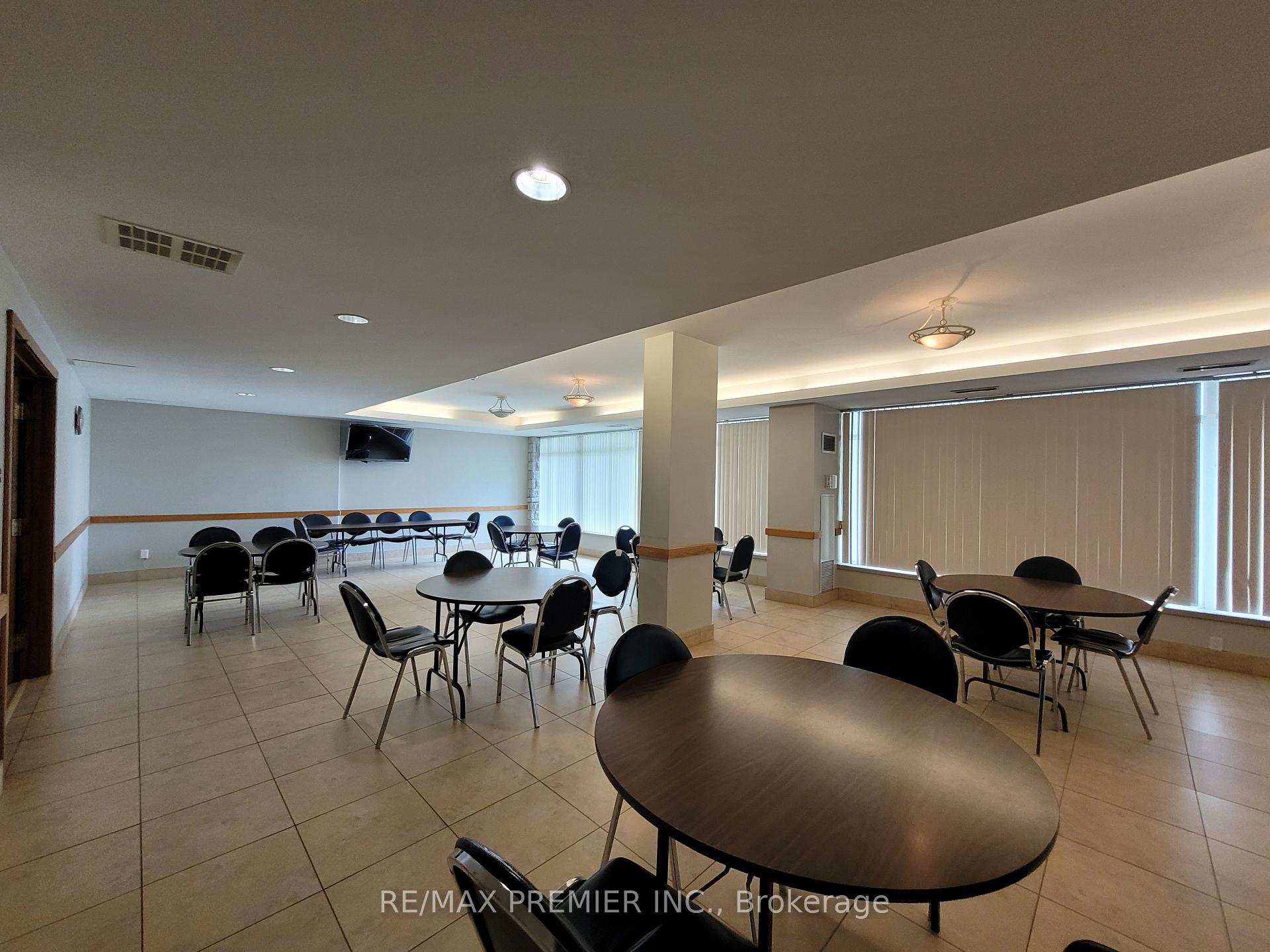 Photo 37 of Unit 502, 2506 Rutherford Road, Vaughan, Maple — HOMEH