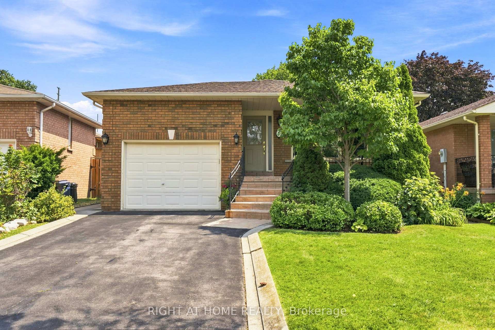 Photo 1 of 39 Dante Court, Vaughan, East Woodbridge — HOMEH