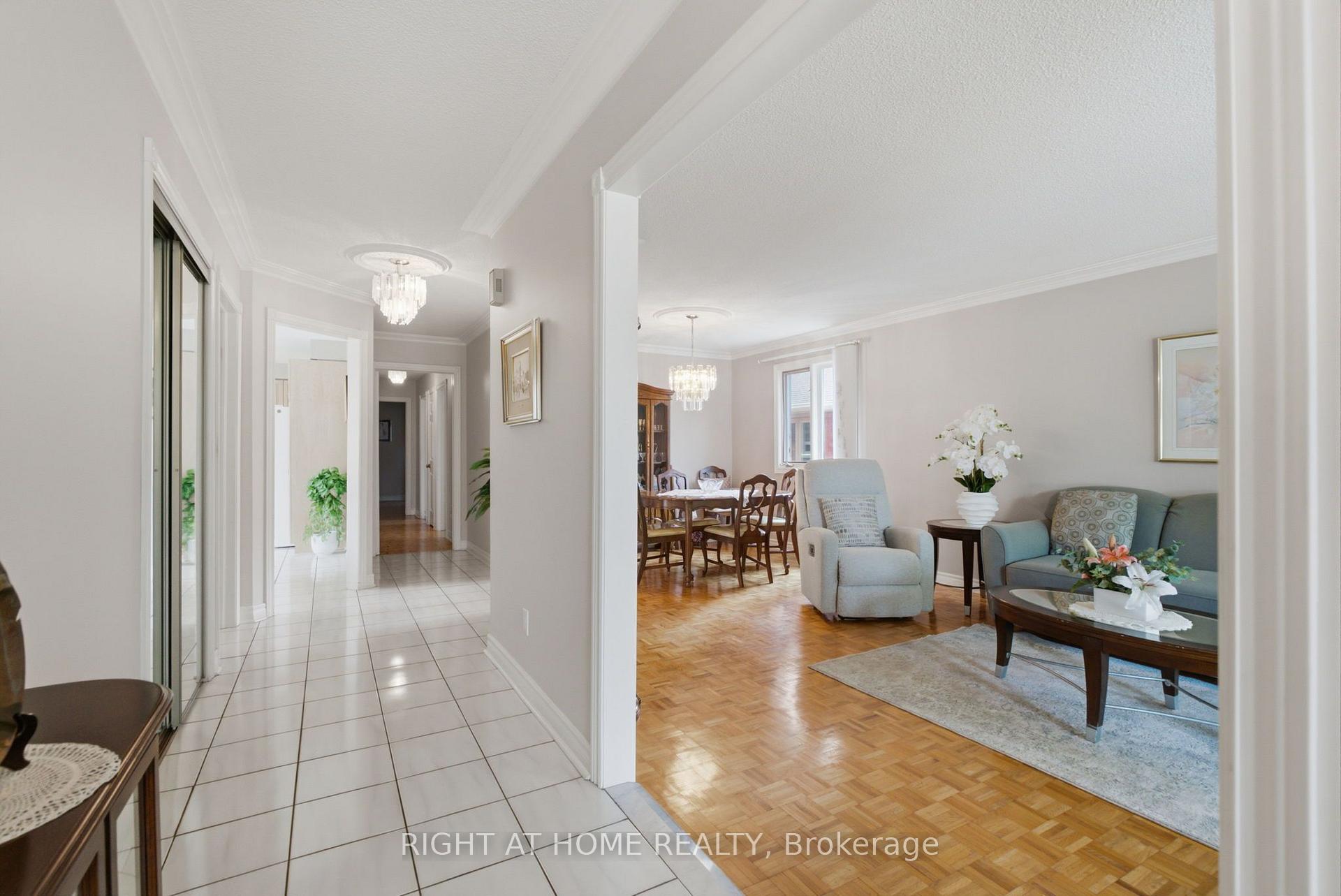 Photo 5 of 39 Dante Court, Vaughan, East Woodbridge — HOMEH