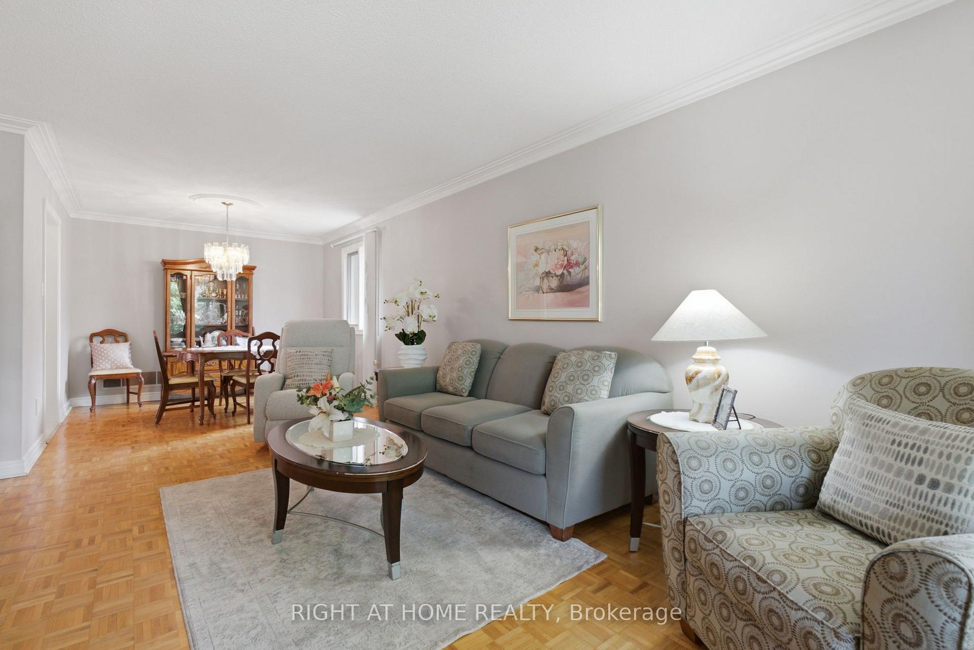 Photo 6 of 39 Dante Court, Vaughan, East Woodbridge — HOMEH