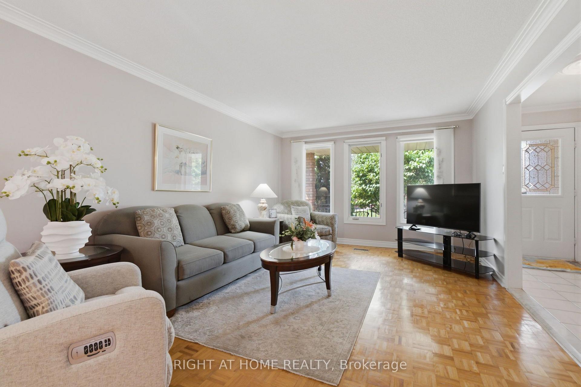 Photo 8 of 39 Dante Court, Vaughan, East Woodbridge — HOMEH