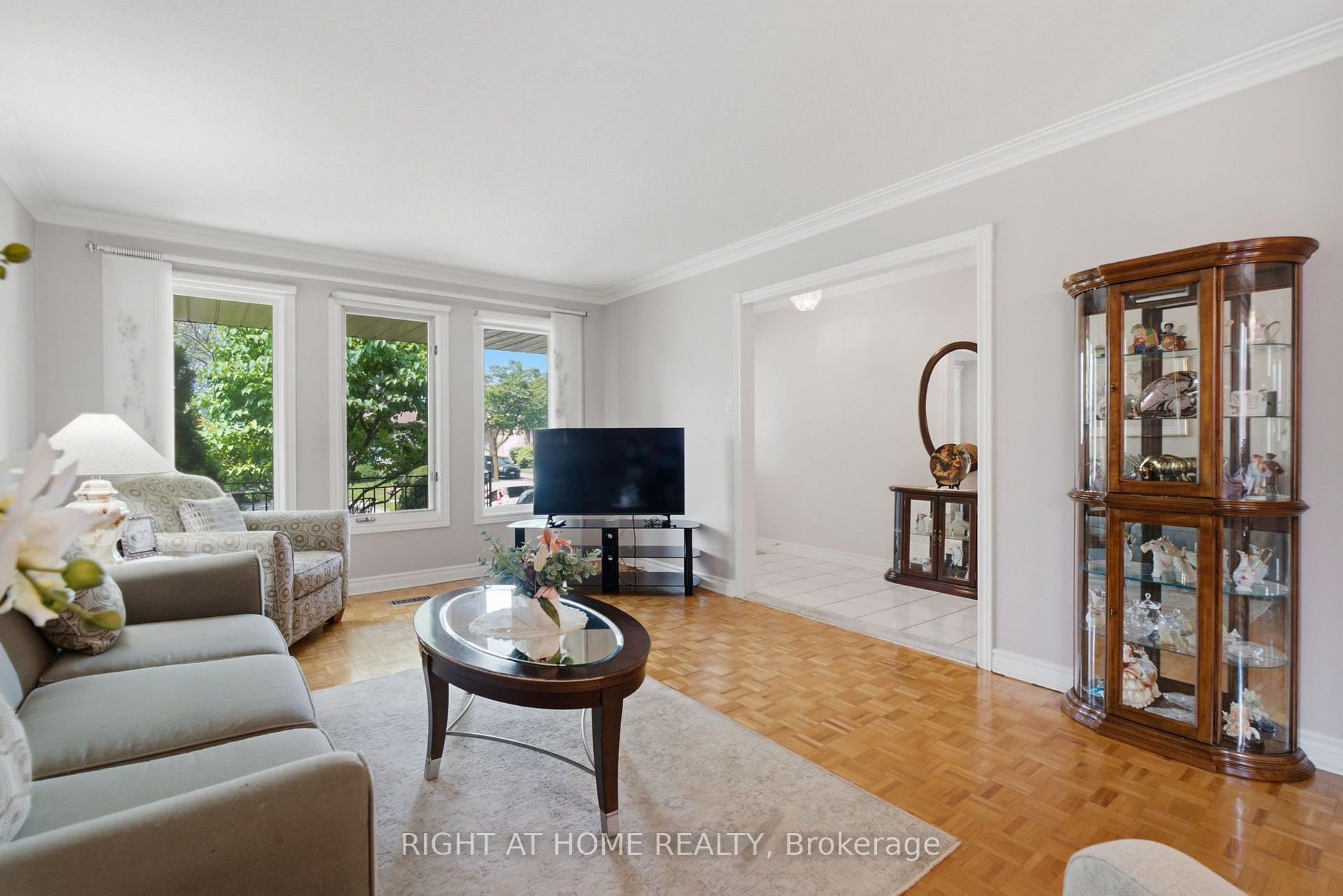 Photo 9 of 39 Dante Court, Vaughan, East Woodbridge — HOMEH