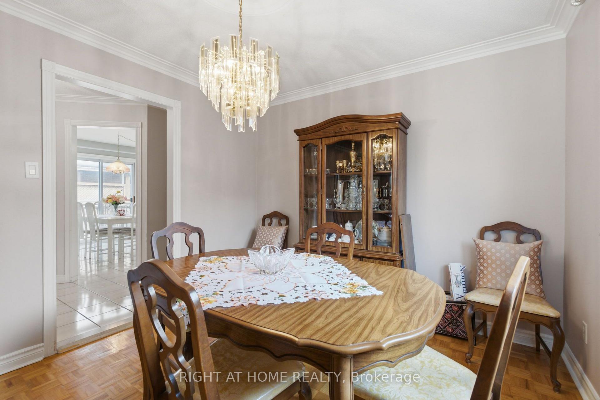 Photo 10 of 39 Dante Court, Vaughan, East Woodbridge — HOMEH