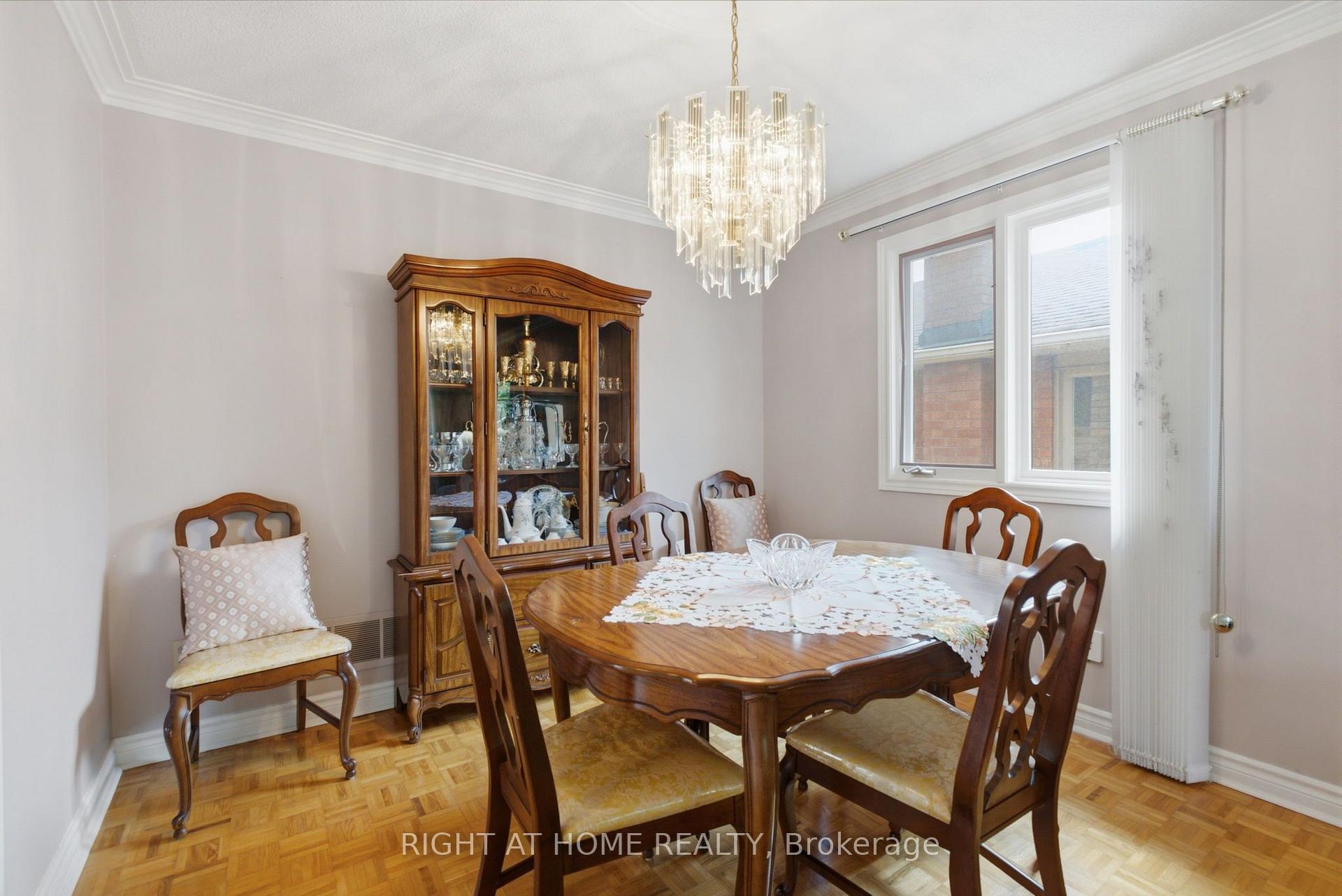 Photo 11 of 39 Dante Court, Vaughan, East Woodbridge — HOMEH
