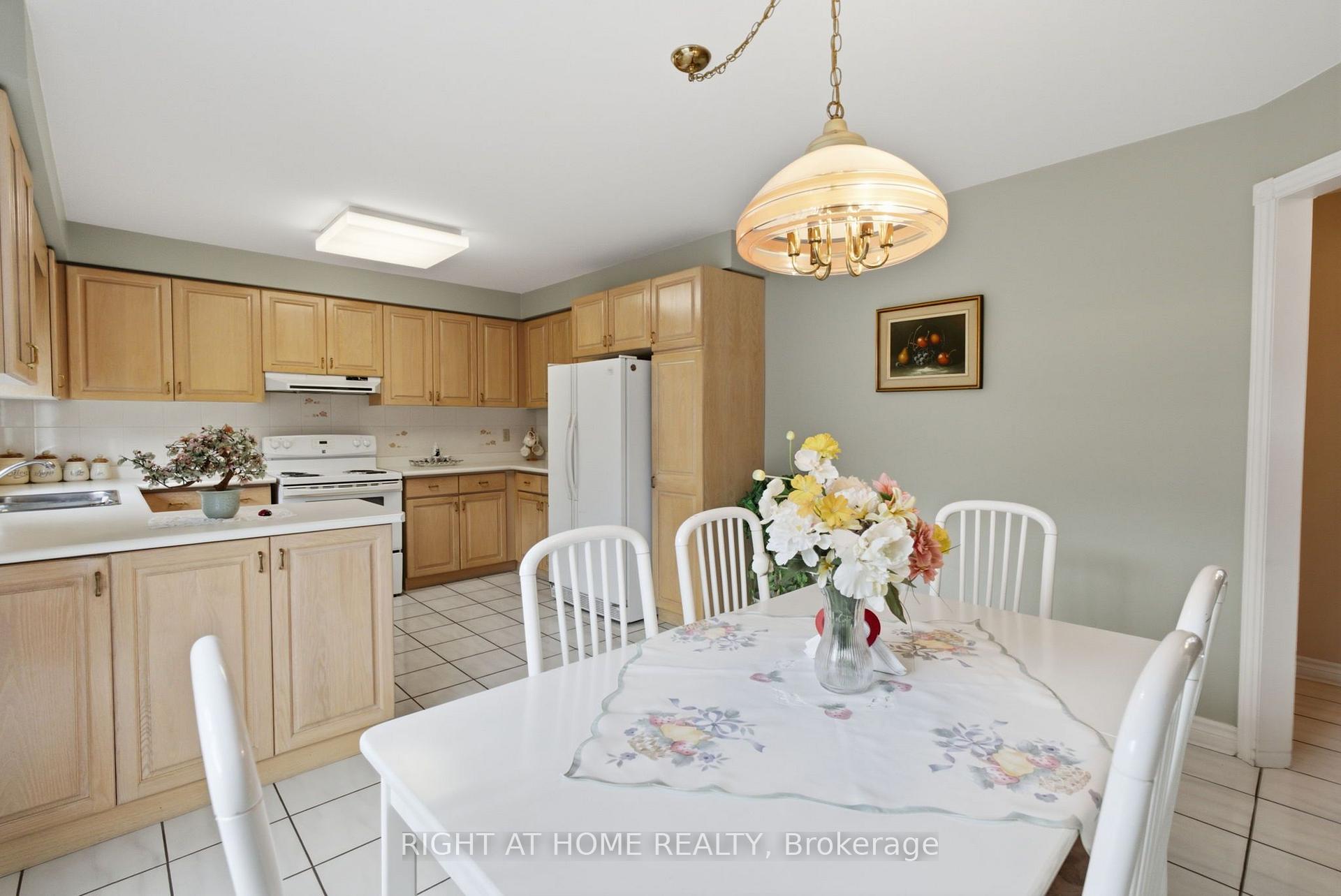 Photo 14 of 39 Dante Court, Vaughan, East Woodbridge — HOMEH