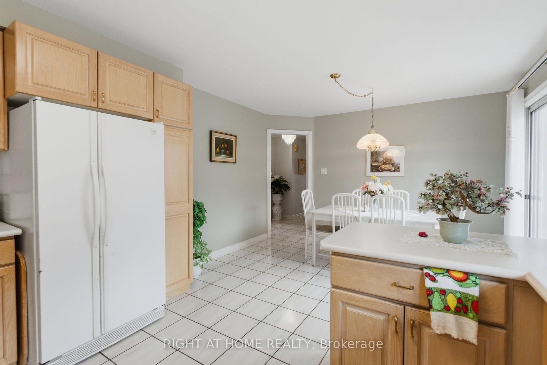 Photo 18 of 39 Dante Court, Vaughan, East Woodbridge — HOMEH
