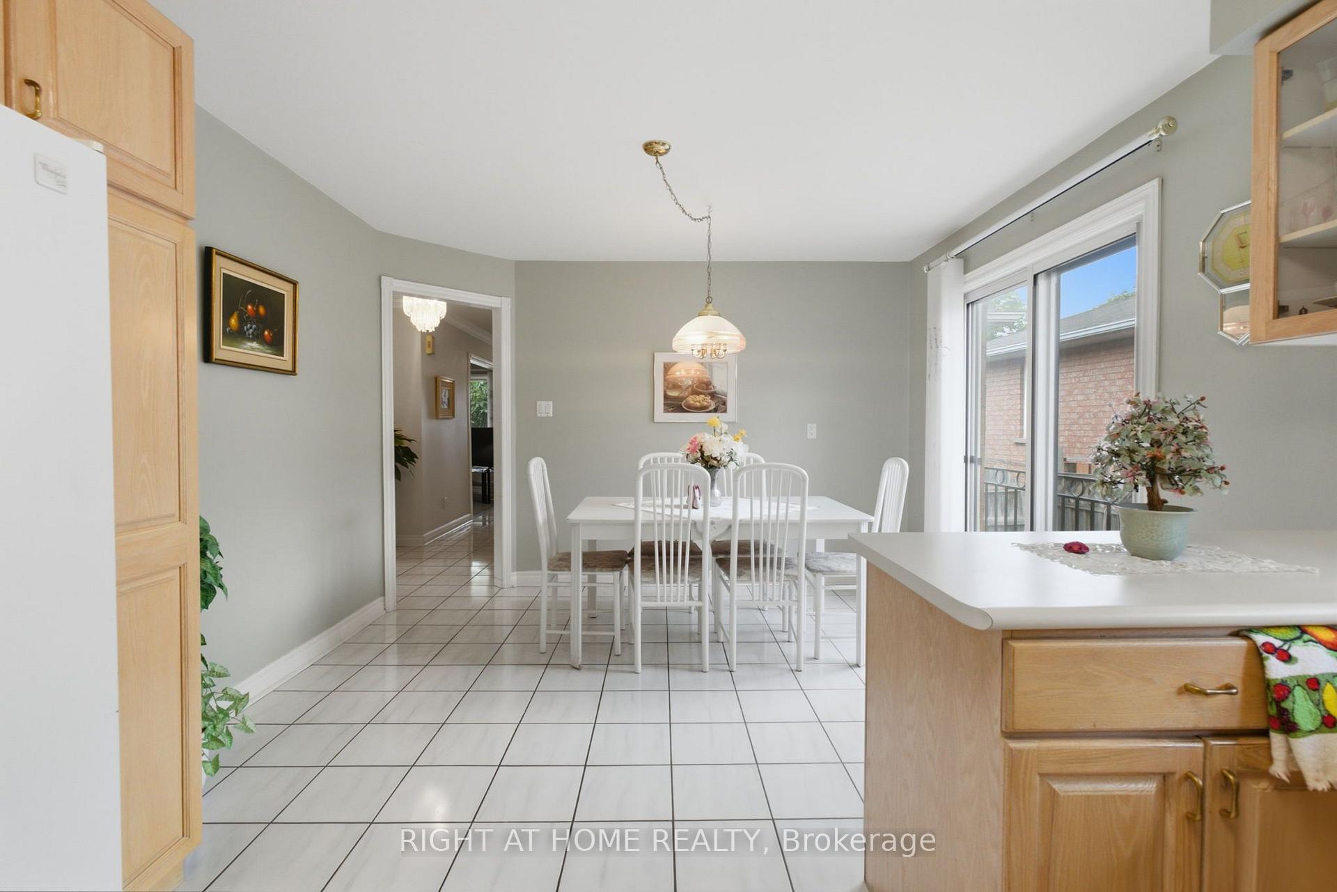 Photo 19 of 39 Dante Court, Vaughan, East Woodbridge — HOMEH