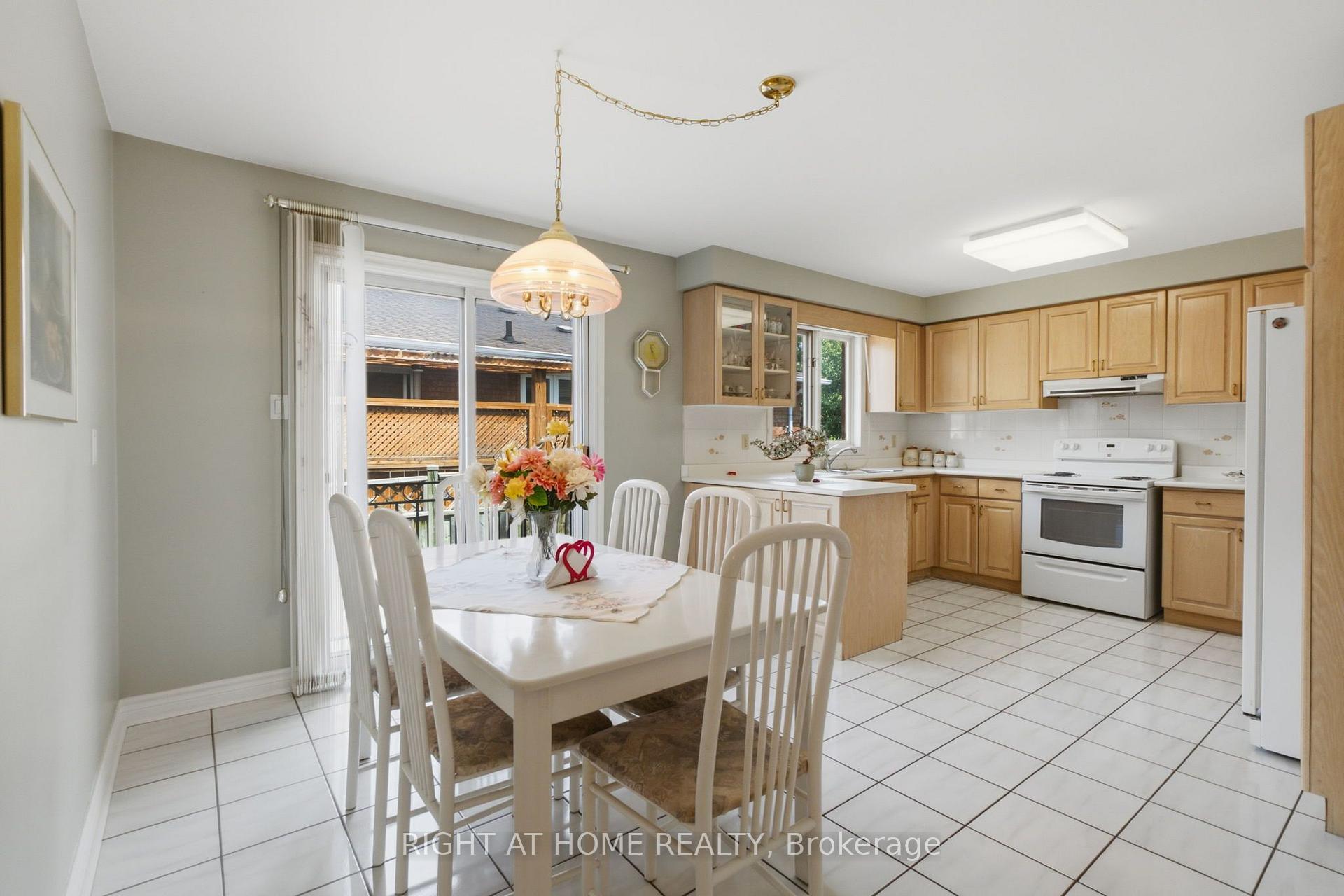 Photo 20 of 39 Dante Court, Vaughan, East Woodbridge — HOMEH