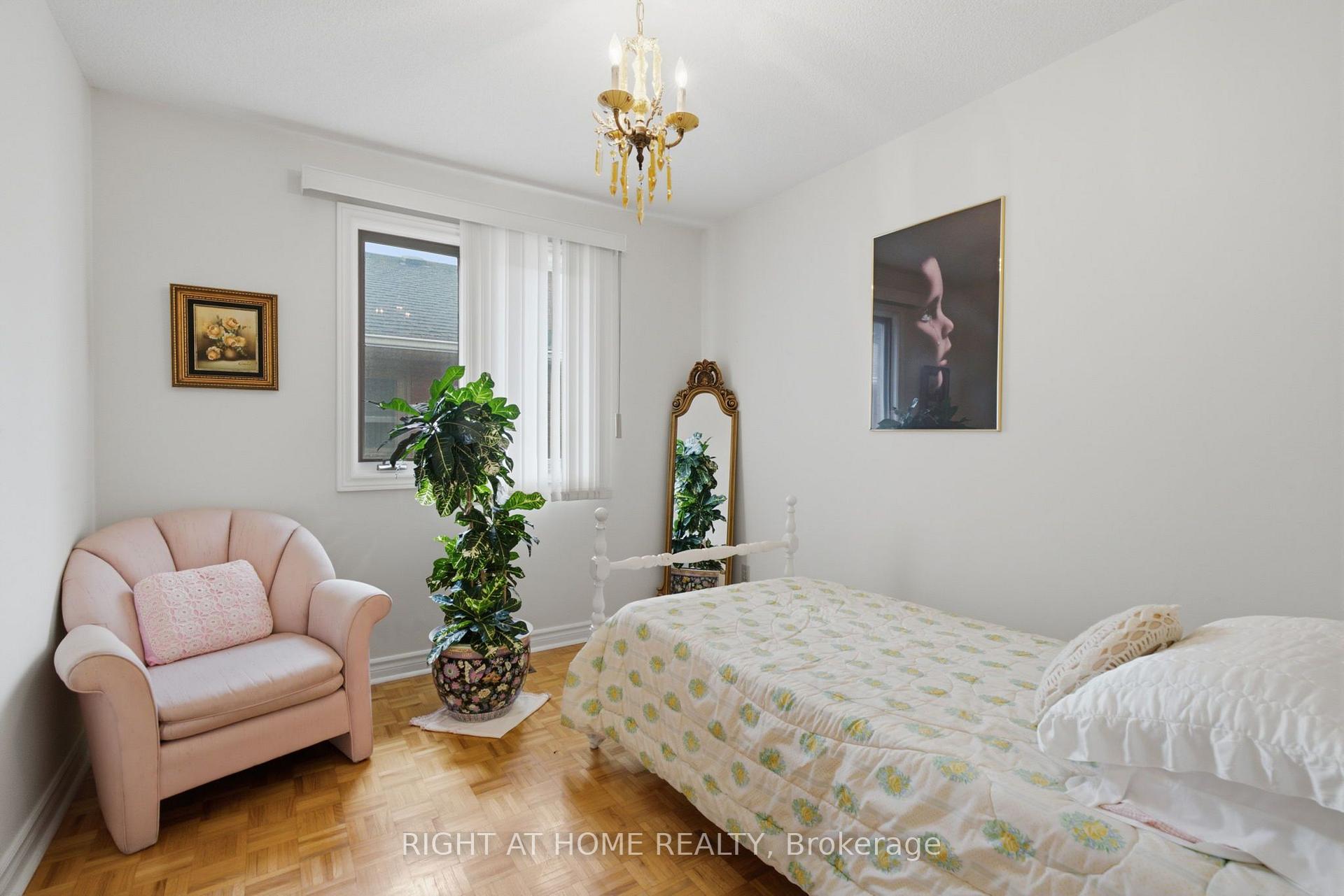 Photo 23 of 39 Dante Court, Vaughan, East Woodbridge — HOMEH