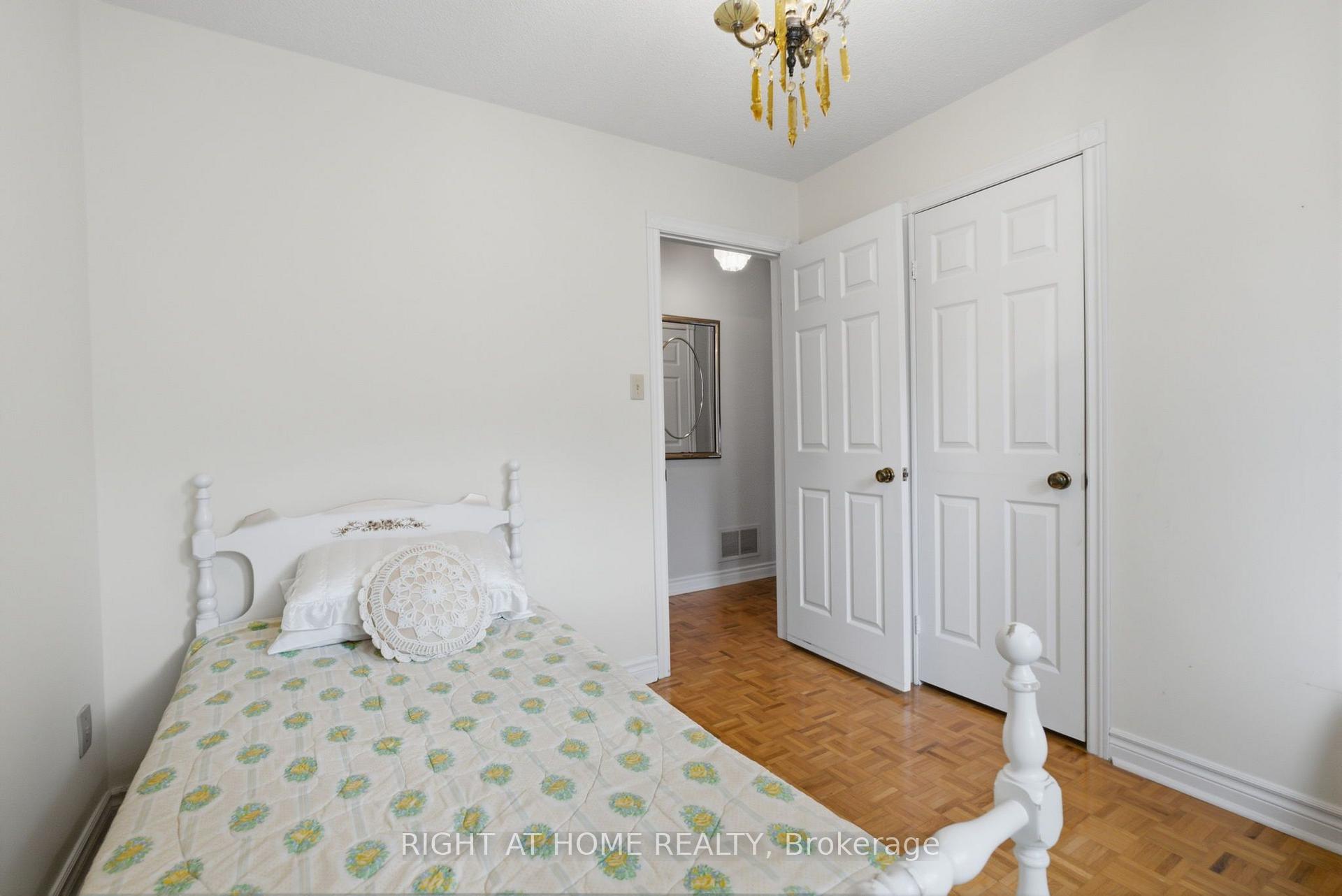 Photo 24 of 39 Dante Court, Vaughan, East Woodbridge — HOMEH