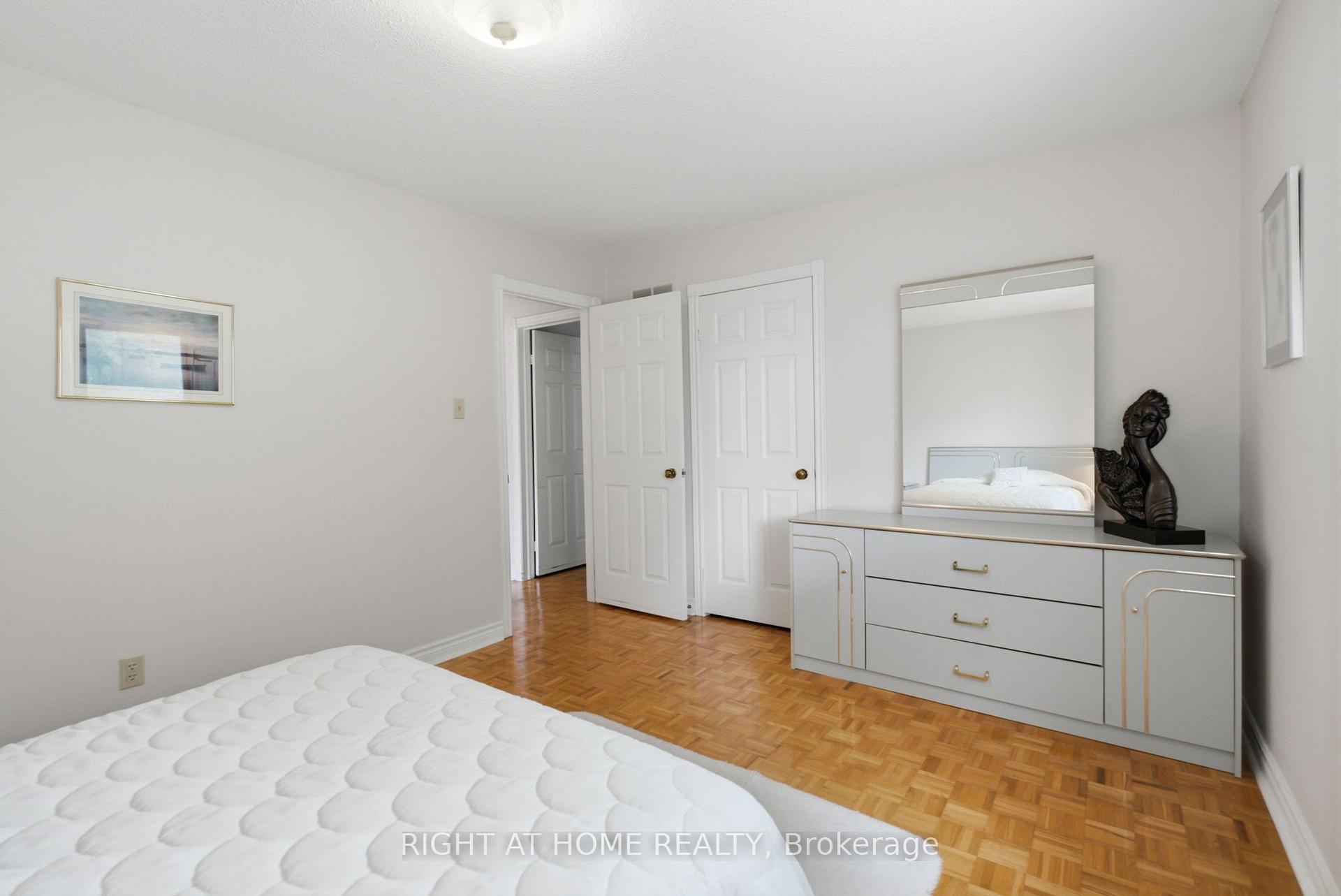 Photo 27 of 39 Dante Court, Vaughan, East Woodbridge — HOMEH