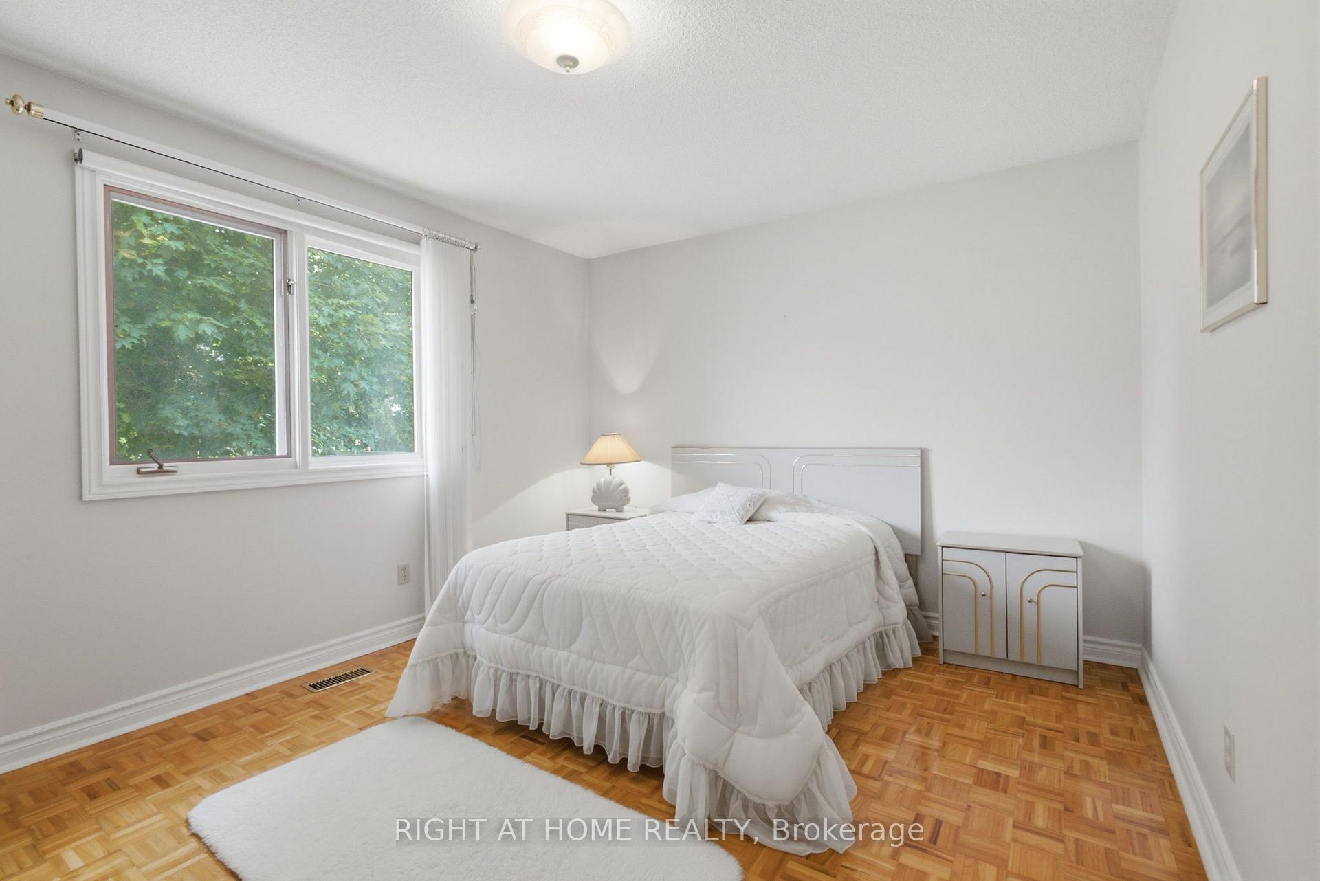 Photo 28 of 39 Dante Court, Vaughan, East Woodbridge — HOMEH