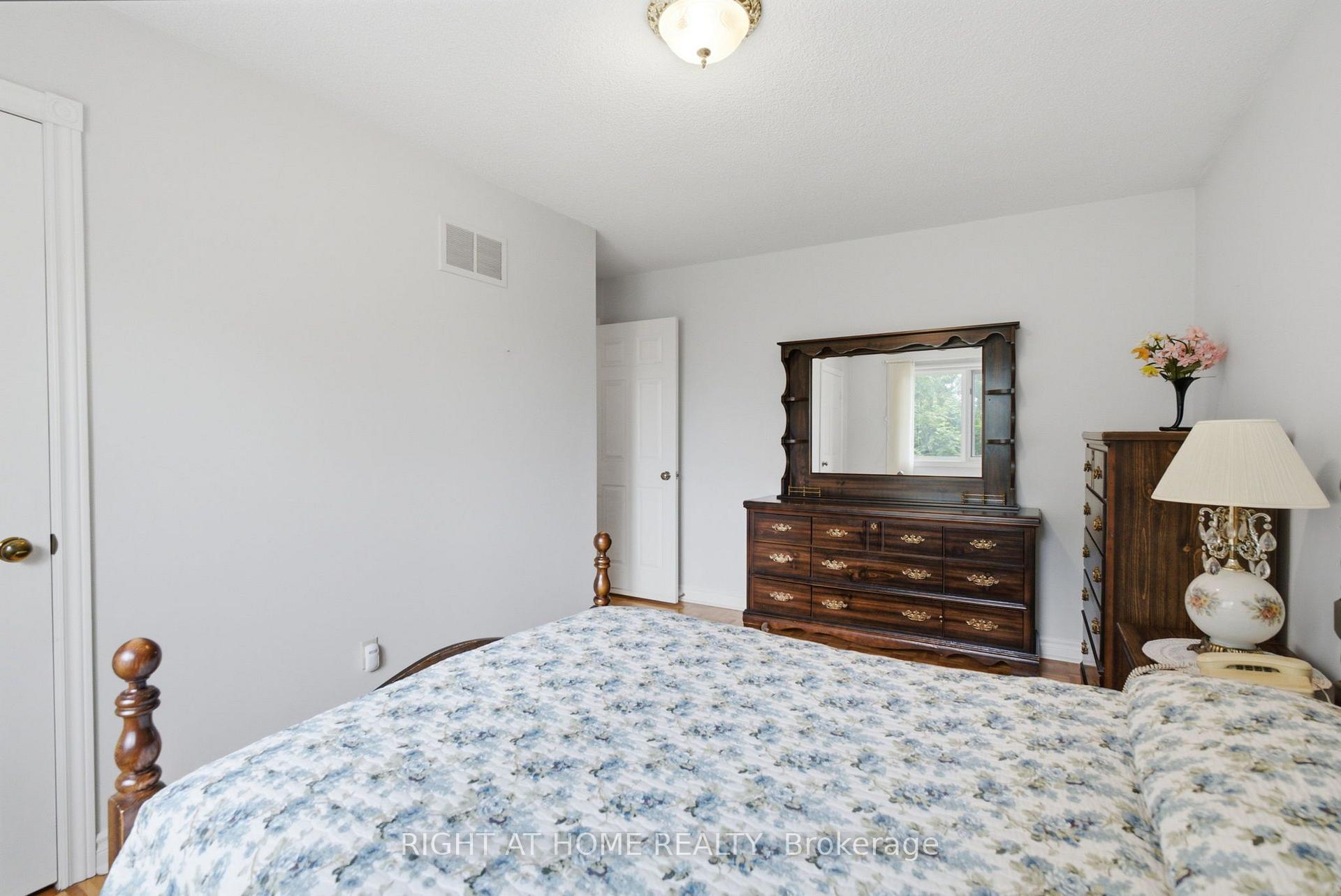 Photo 31 of 39 Dante Court, Vaughan, East Woodbridge — HOMEH