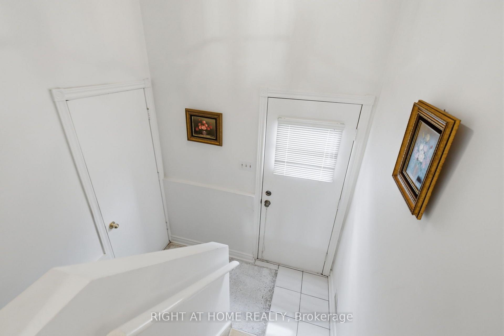 Photo 32 of 39 Dante Court, Vaughan, East Woodbridge — HOMEH