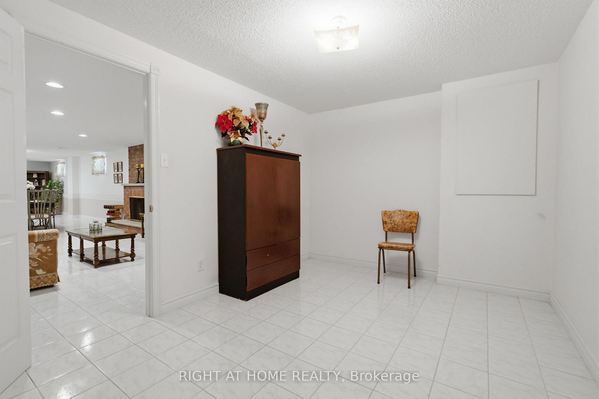 Photo 35 of 39 Dante Court, Vaughan, East Woodbridge — HOMEH