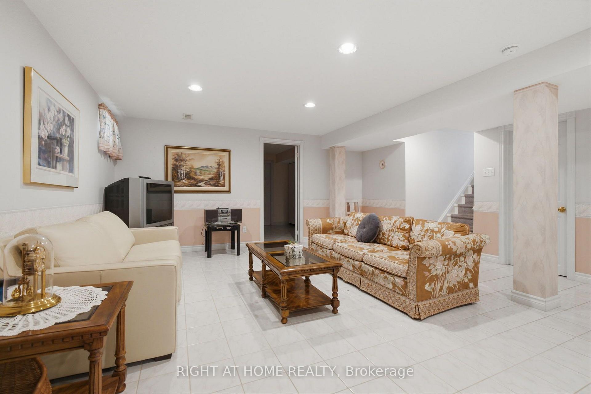 Photo 38 of 39 Dante Court, Vaughan, East Woodbridge — HOMEH