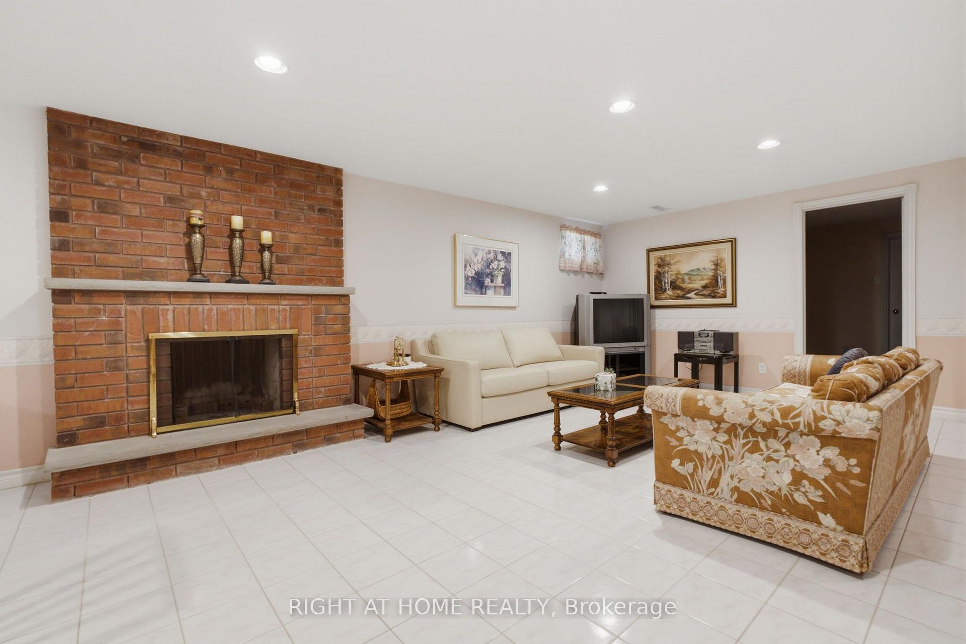 Photo 39 of 39 Dante Court, Vaughan, East Woodbridge — HOMEH