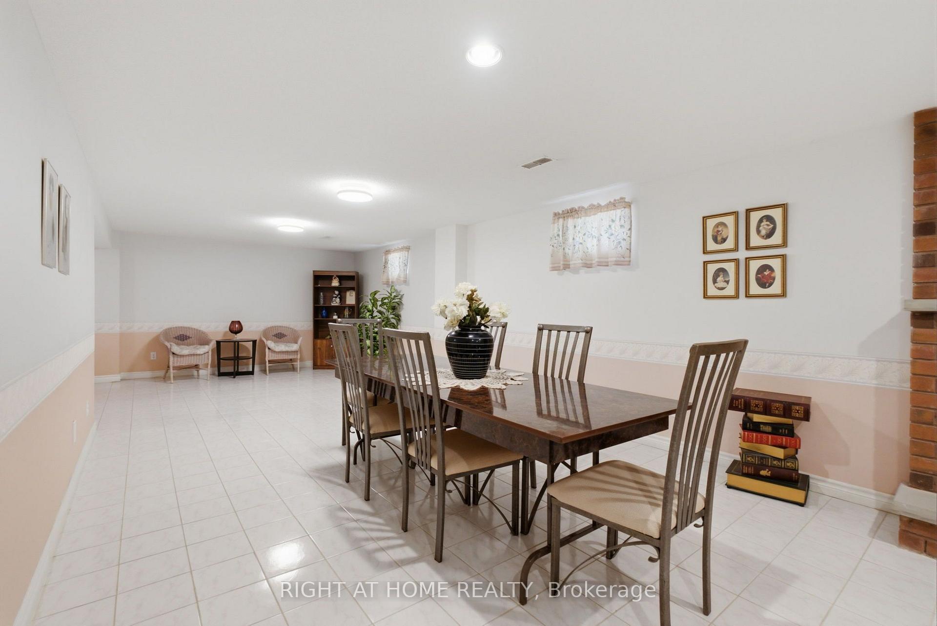 Photo 41 of 39 Dante Court, Vaughan, East Woodbridge — HOMEH