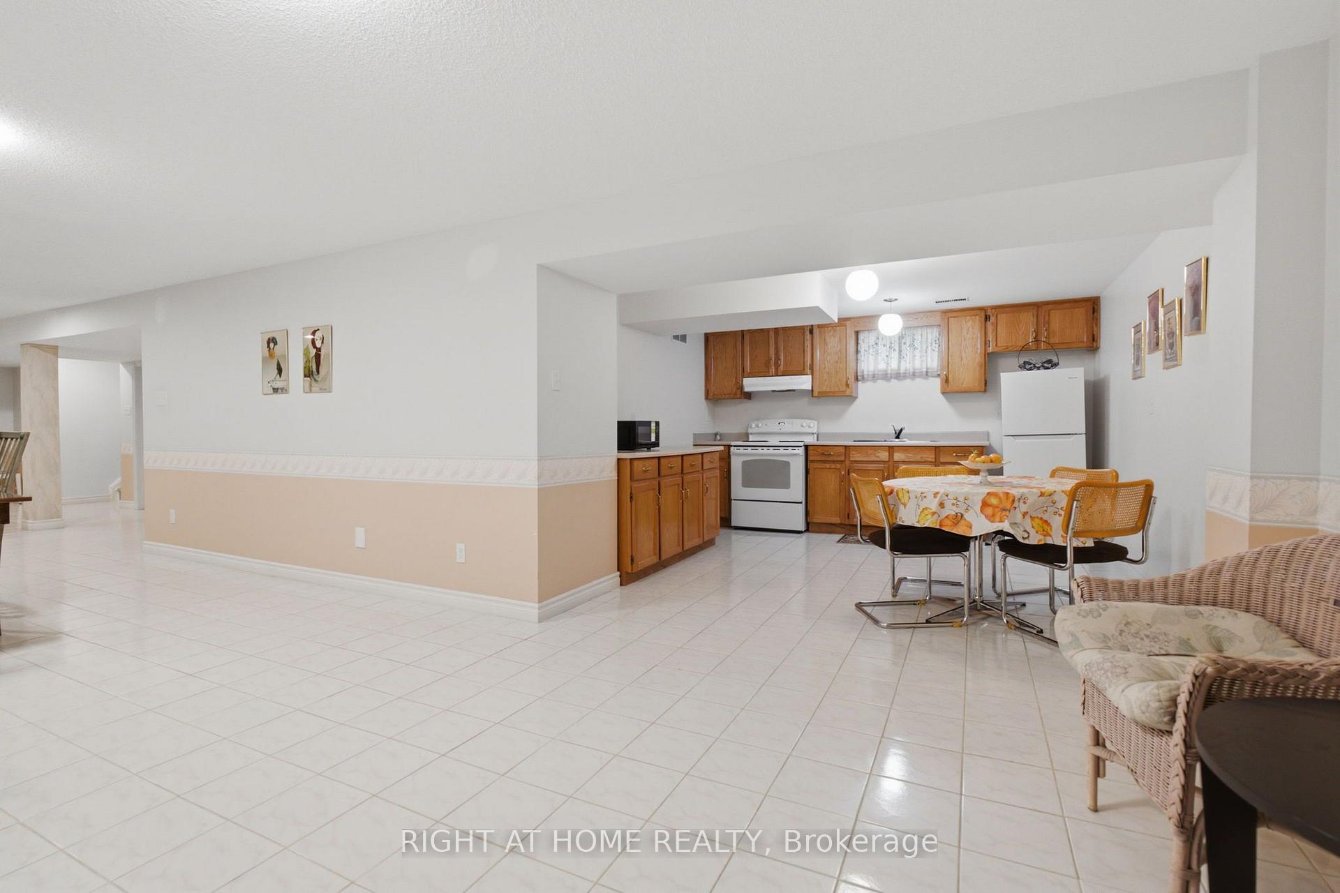 Photo 42 of 39 Dante Court, Vaughan, East Woodbridge — HOMEH