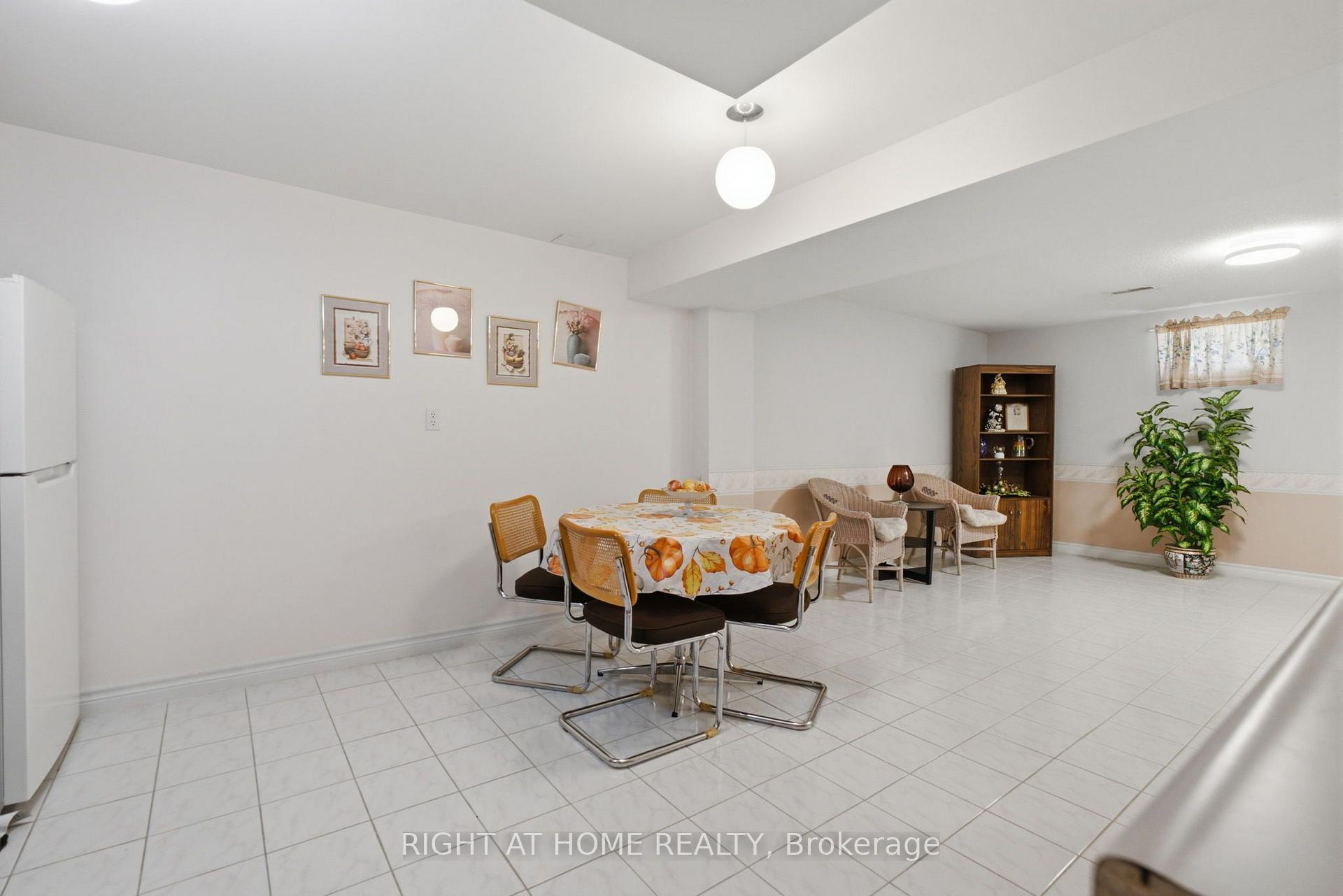 Photo 43 of 39 Dante Court, Vaughan, East Woodbridge — HOMEH