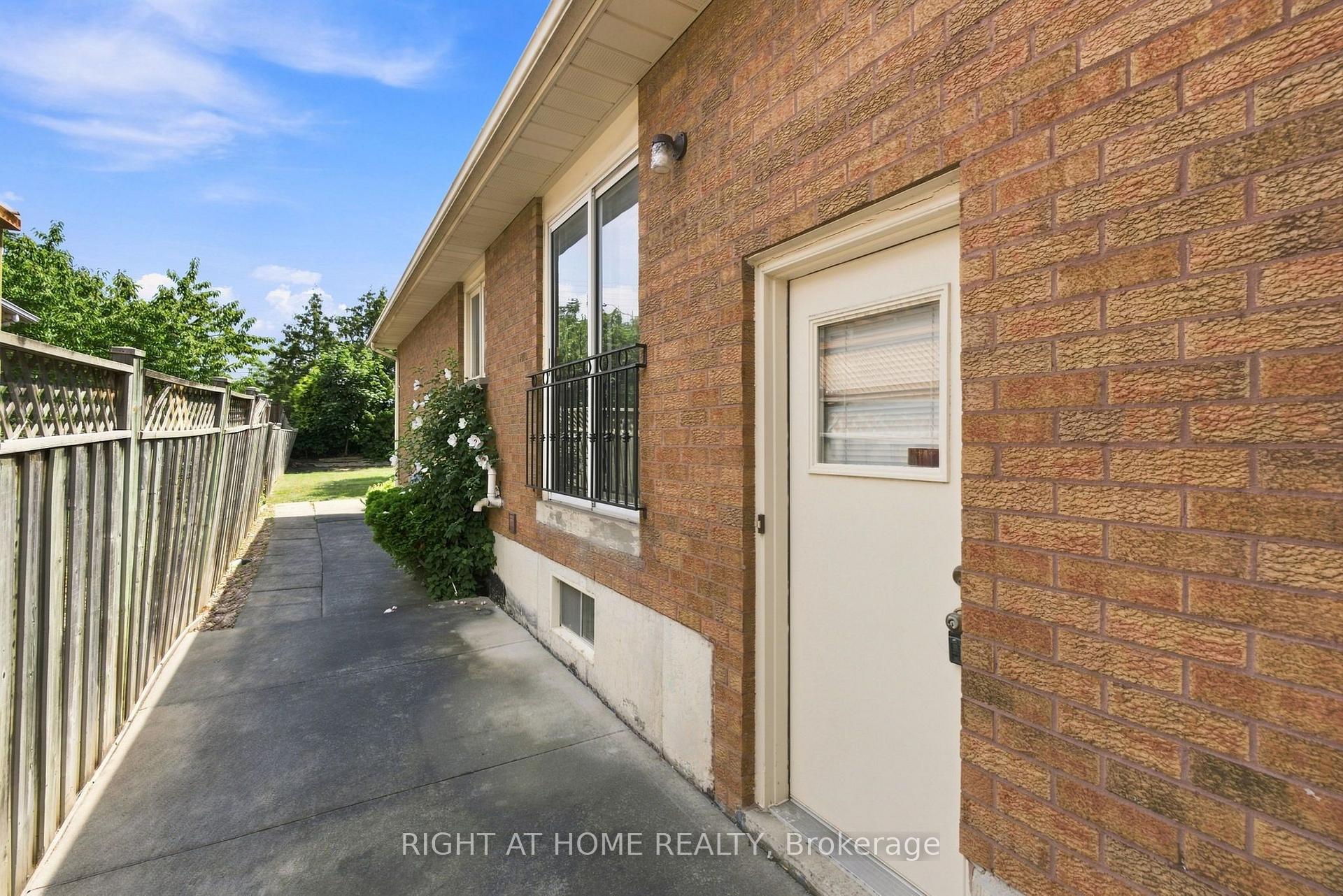 Photo 46 of 39 Dante Court, Vaughan, East Woodbridge — HOMEH