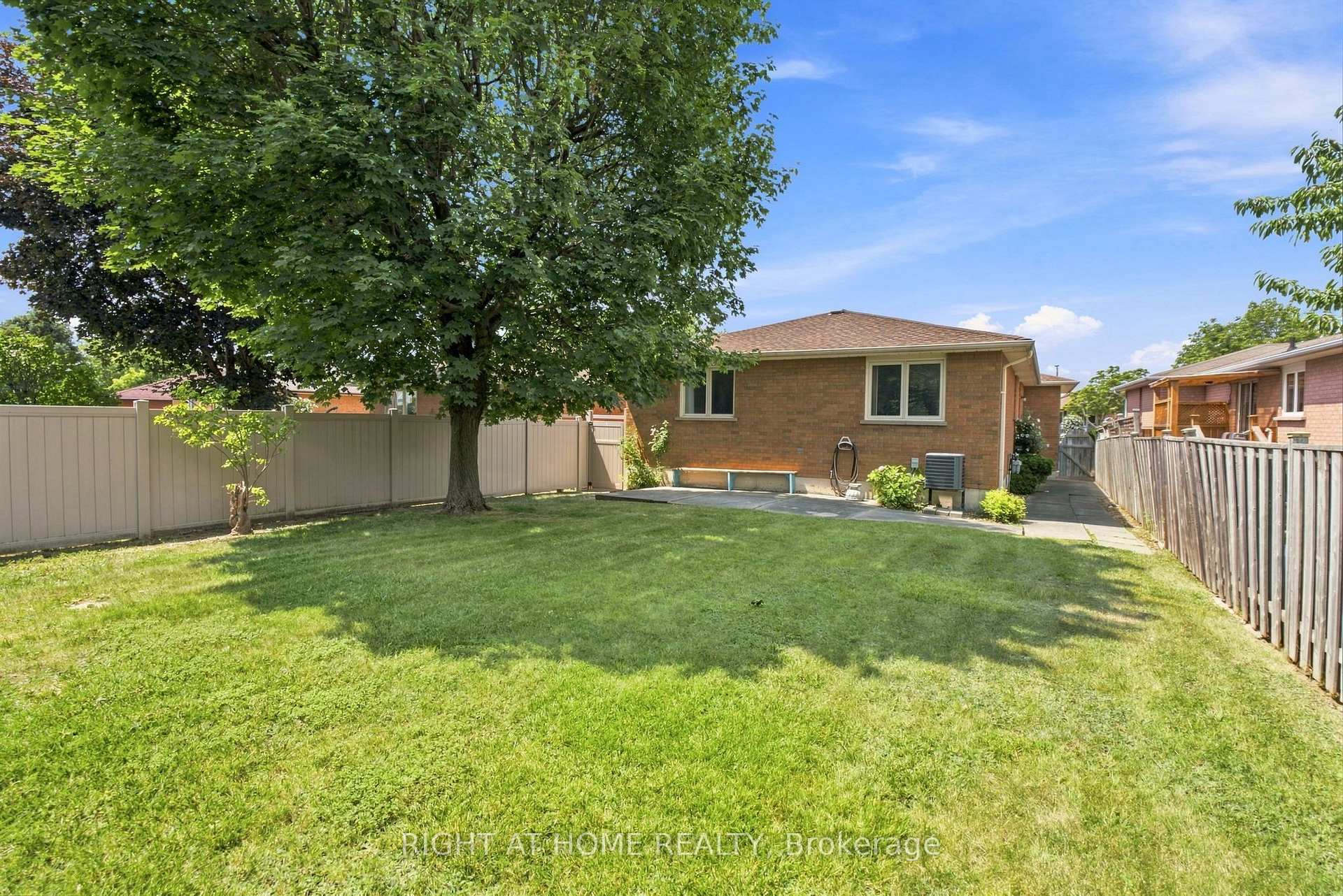 Photo 48 of 39 Dante Court, Vaughan, East Woodbridge — HOMEH